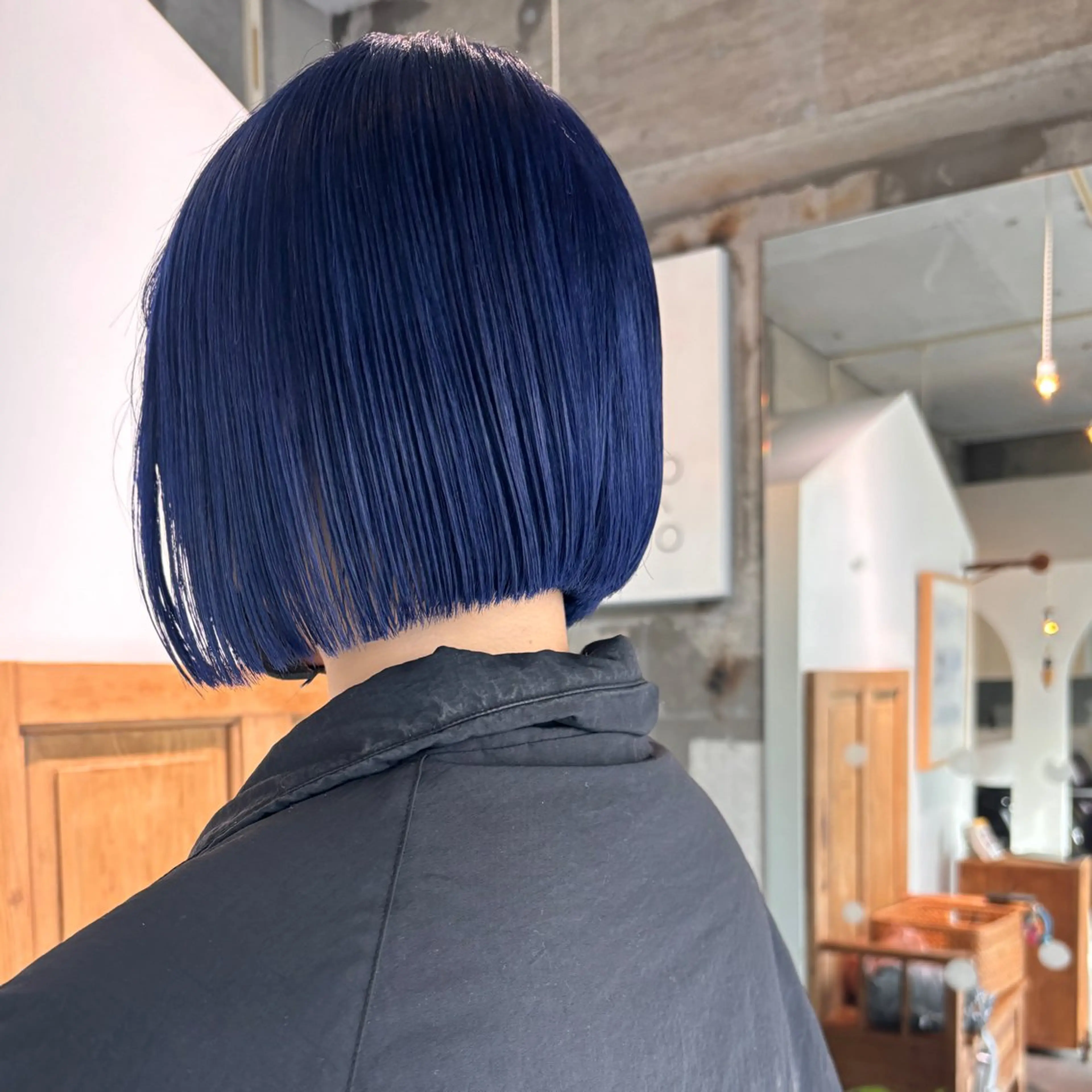 カラー 切りっぱなしボブ ブルーカラー シルバー ボブ mirai/レイヤー ボブ/デザインのヘアスタイル