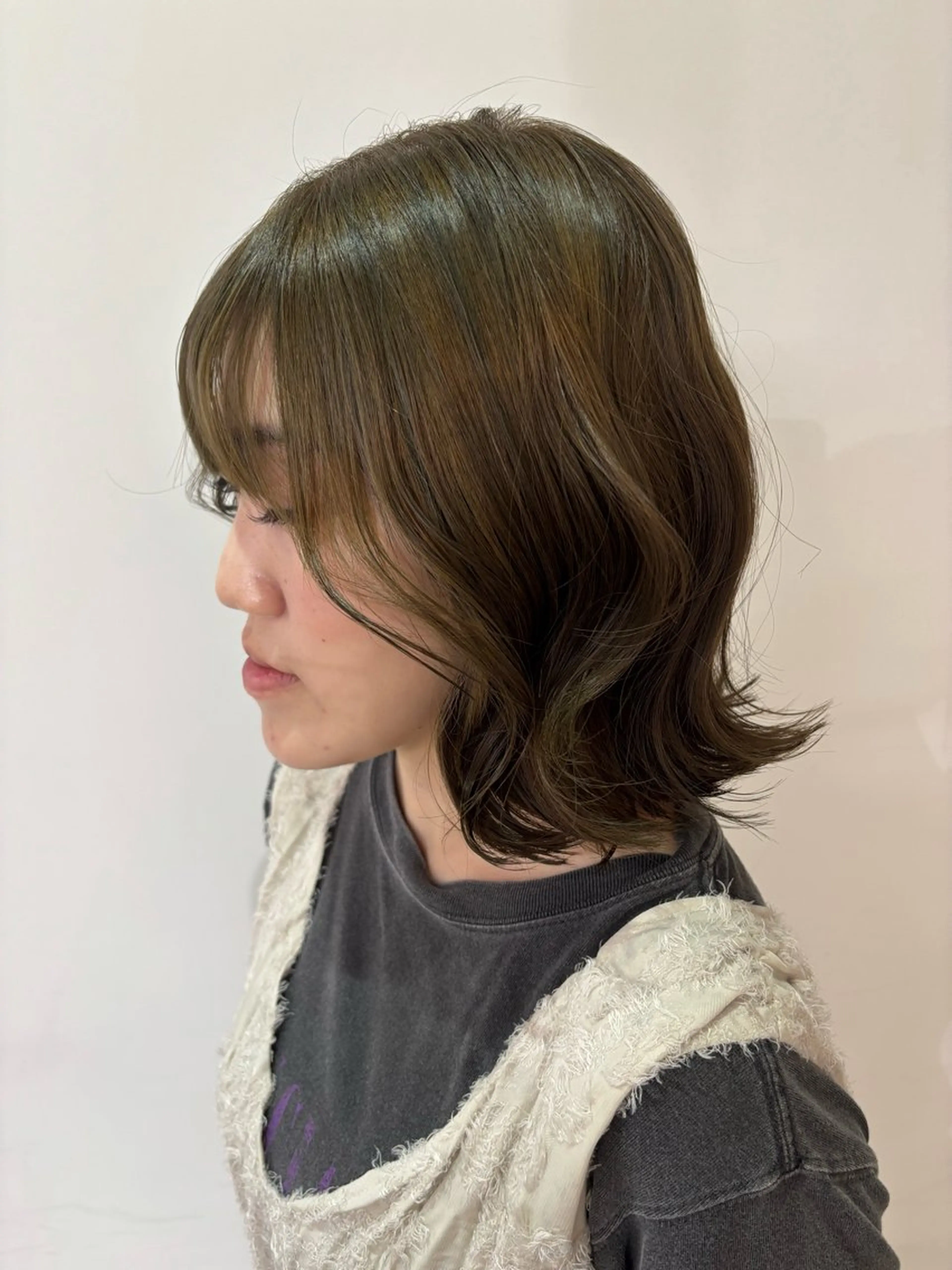 ミディアム カラー ヘアカラー Yuna/ブリーチ なしベージュのヘアスタイル