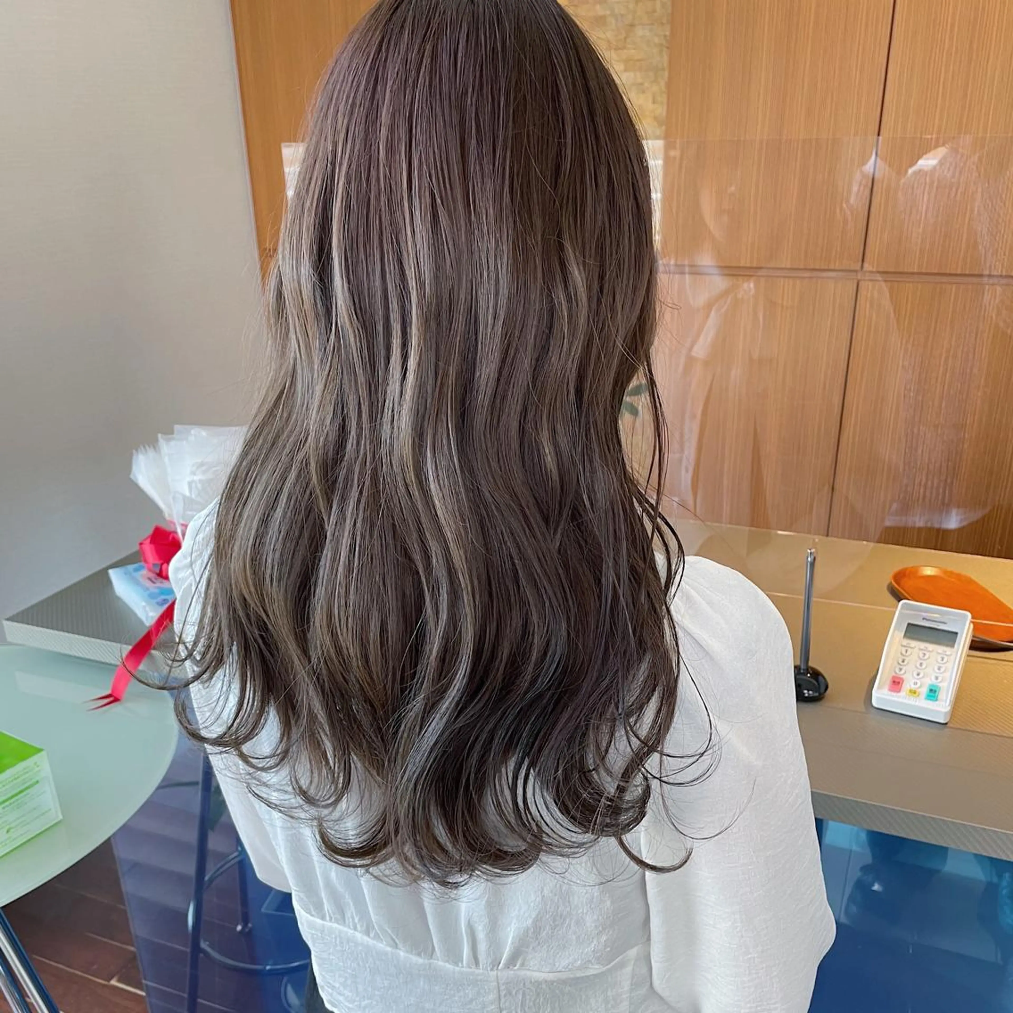 ロング カラー ベージュカラー ブリーチ ブリーチなしカラー Kouta/似合わせ /パーマ/カラーのヘアスタイル