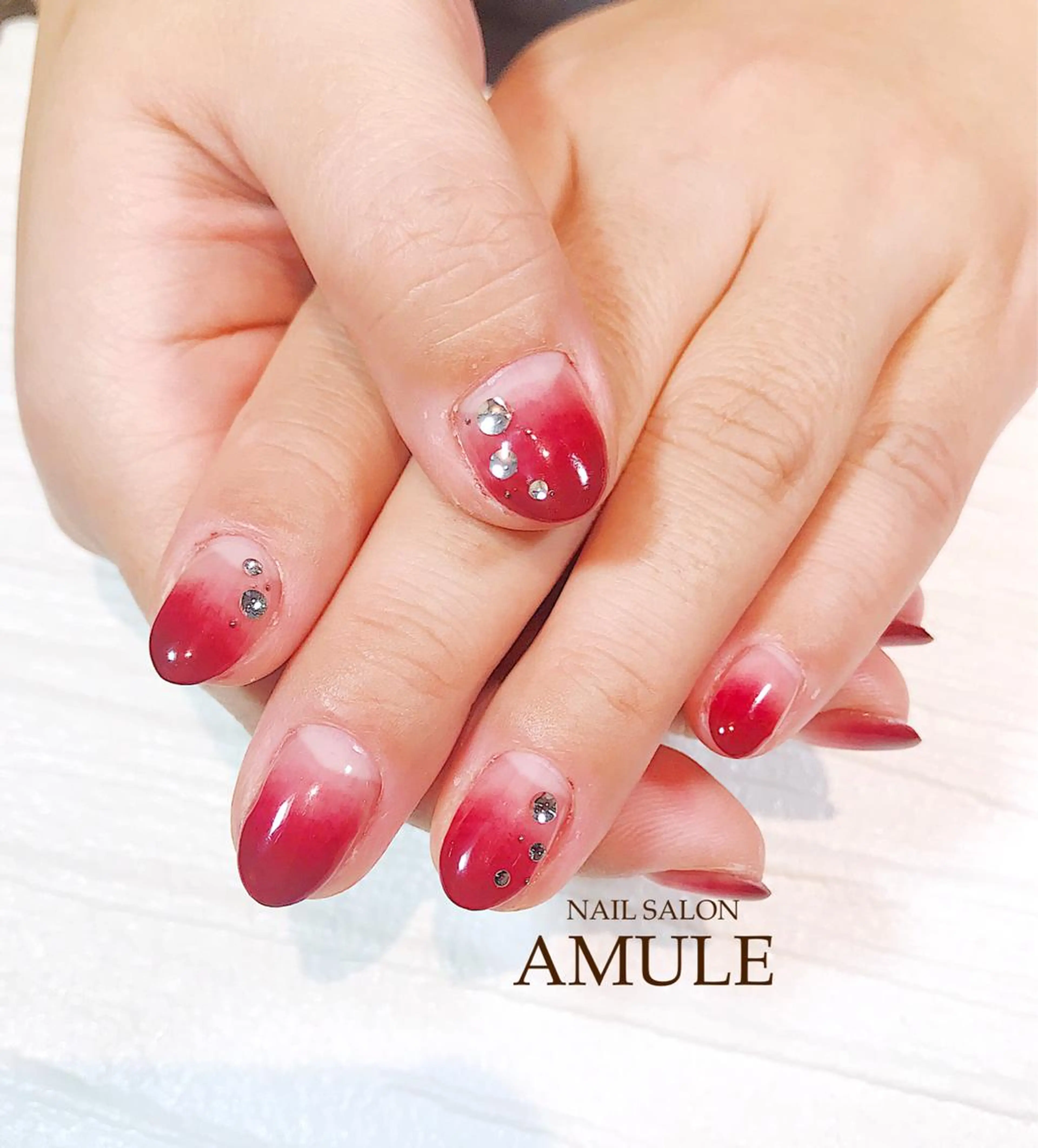 ネイル グラデーション 赤色 ハンドネイル NAILSALON AMULEのネイルデザイン