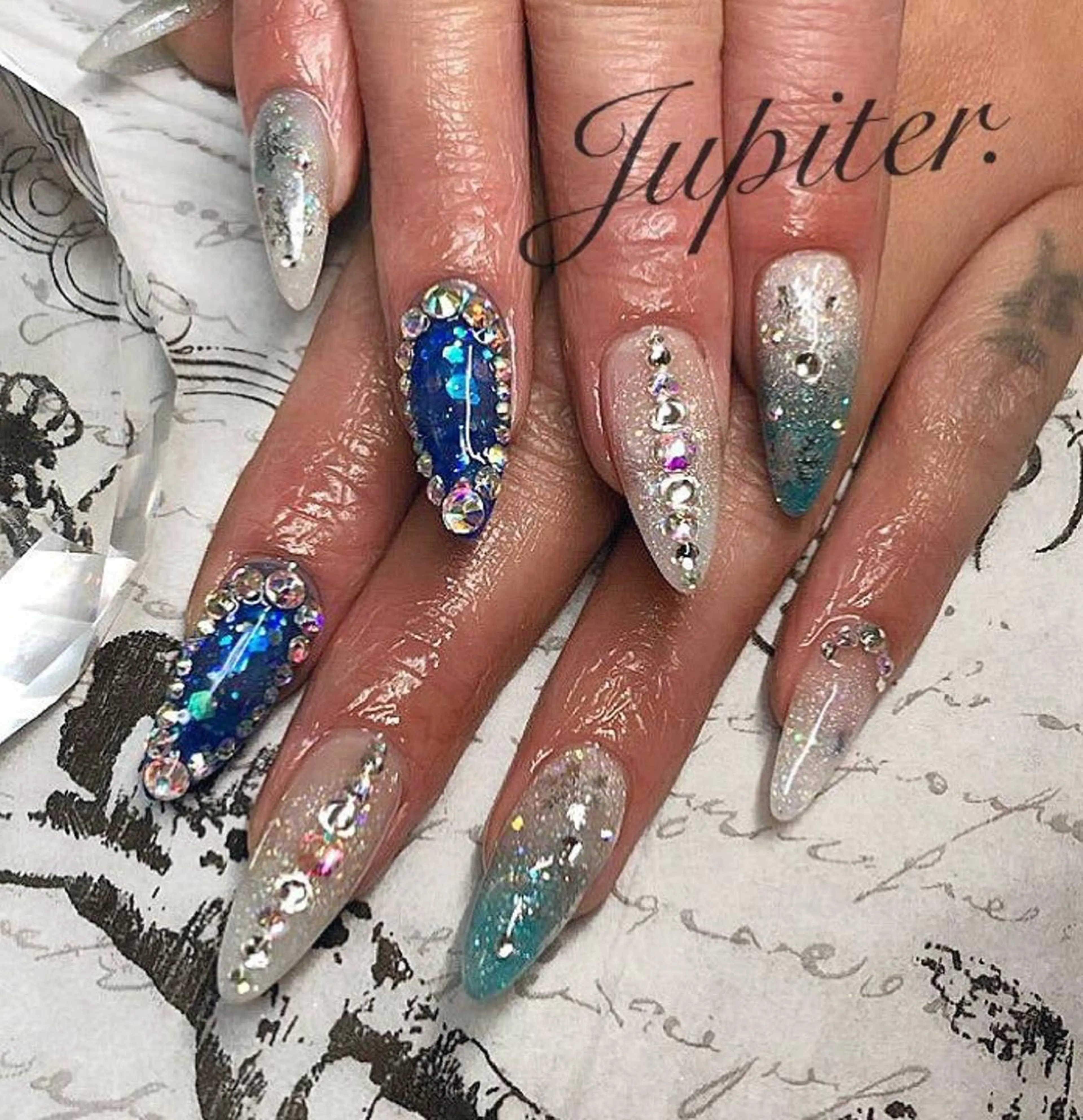 ネイル グラデーション スカルプネイル 冬ネイル PrivateSalon Jupiter所属・Jupiter .のネイルデザイン