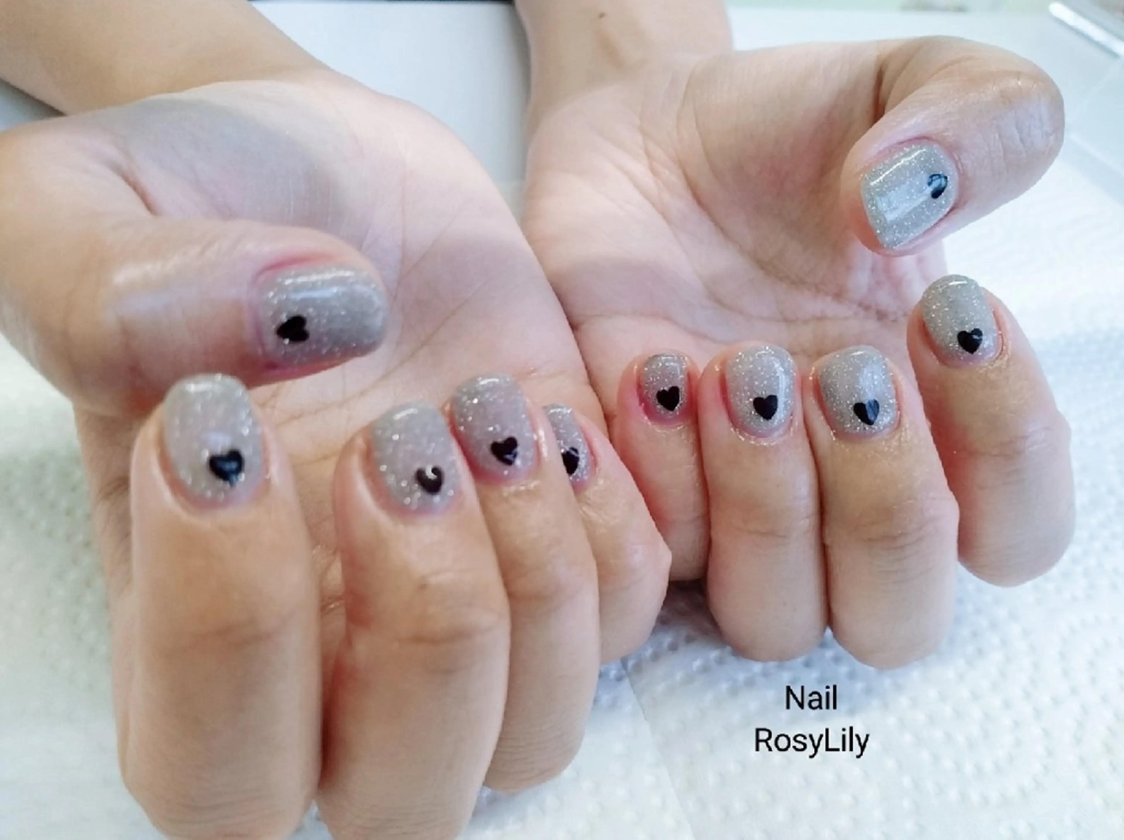ネイル フラッシュネイル ハート ホログラムネイル シルバー ハンドネイル ハンドケア プライベートサロン RosyLily所属・プライベートサロン Rosy Lilyのネイルデザイン