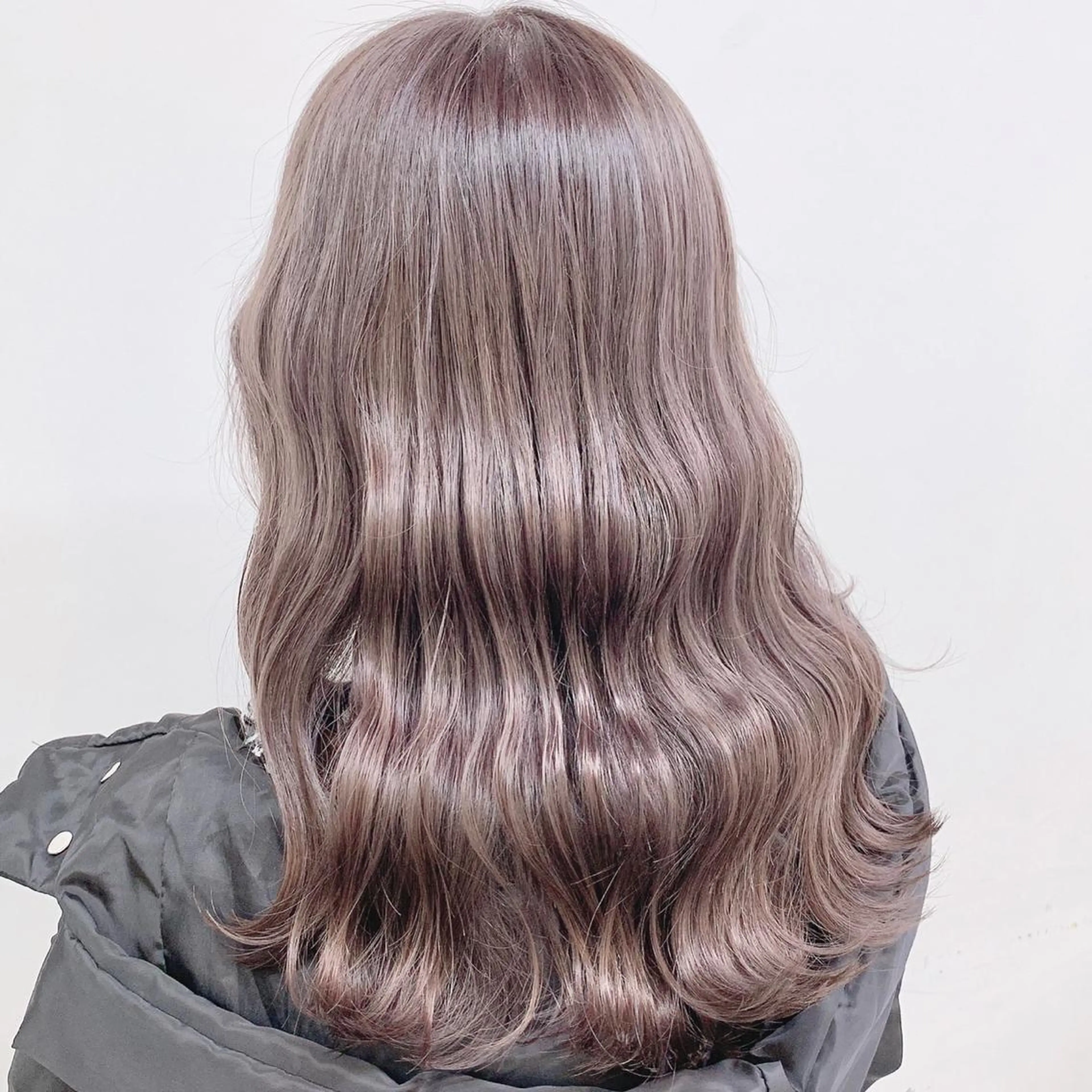 セミロング カラー 🪄池袋ハイトーン 🪄ブリーチカラーのヘアスタイル