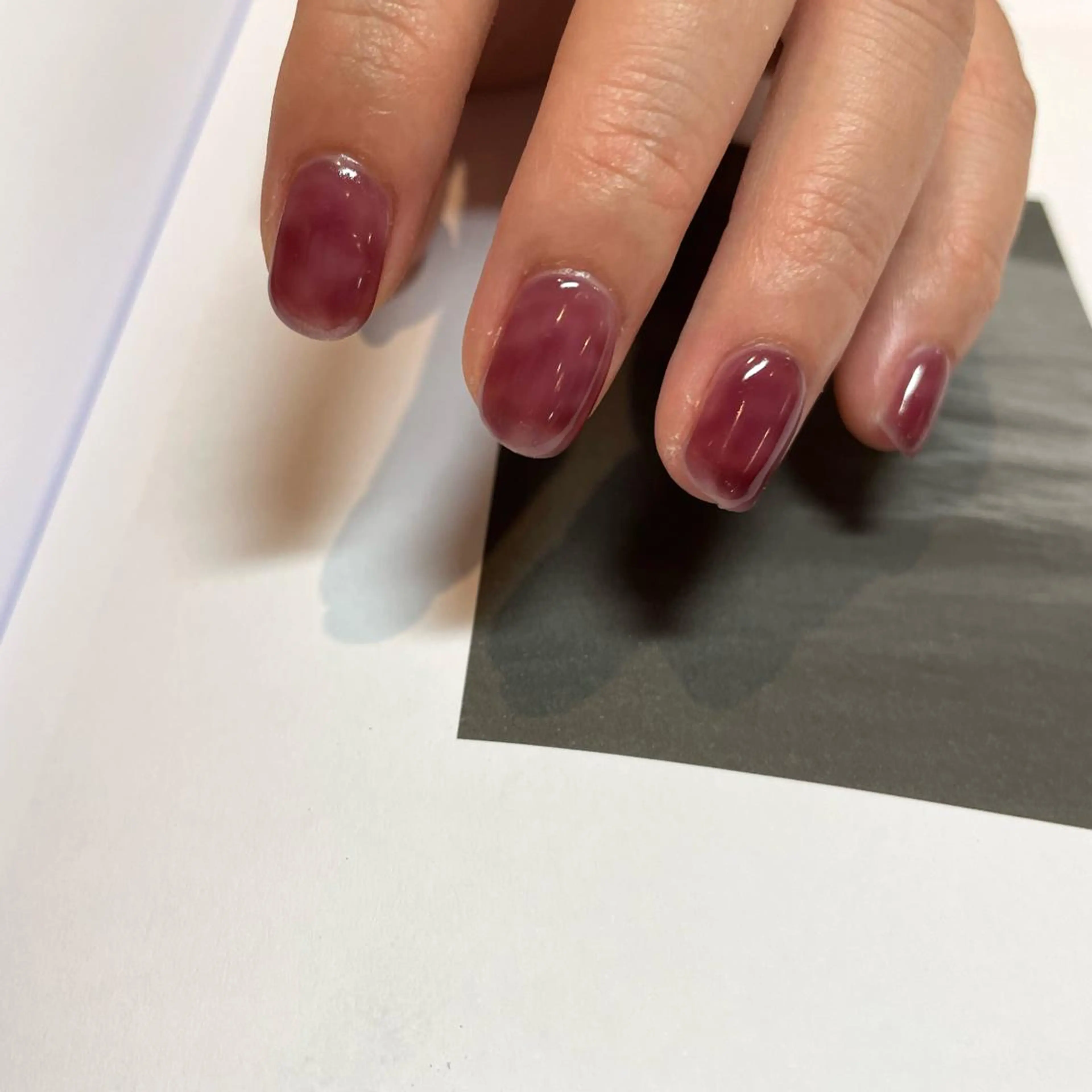 ネイル ハンドネイル anyora nail salon所属・大人ワンホン キラキラ／Ayanoのネイルデザイン