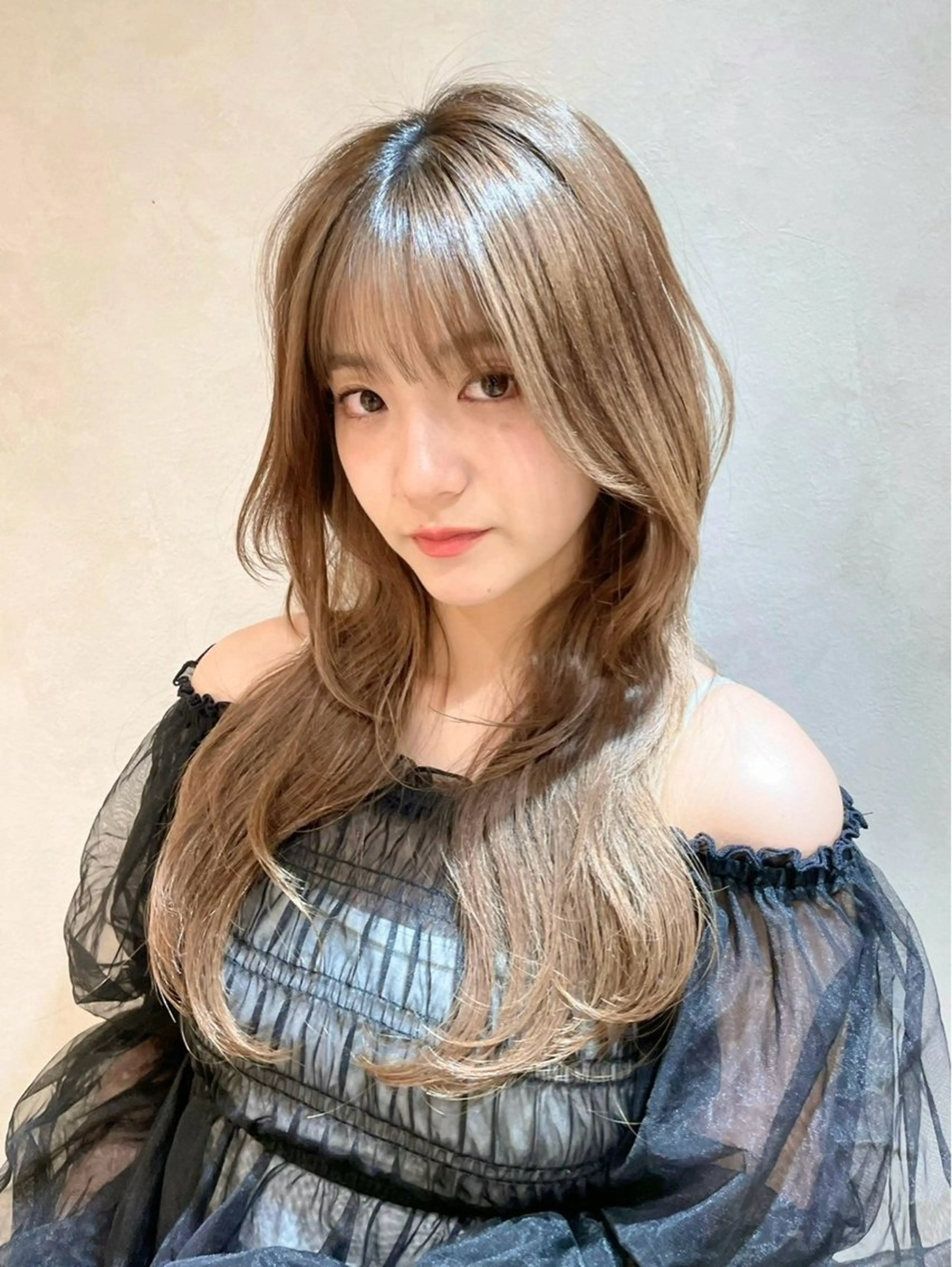 ミディアム 髪質改善 レイヤーカット 縮毛矯正 ウルフカット 酸性ストレート カット ヘアカラー トリートメント 🫧顔周りレイヤー/ ウルフ/縮毛/白倉のヘアスタイル