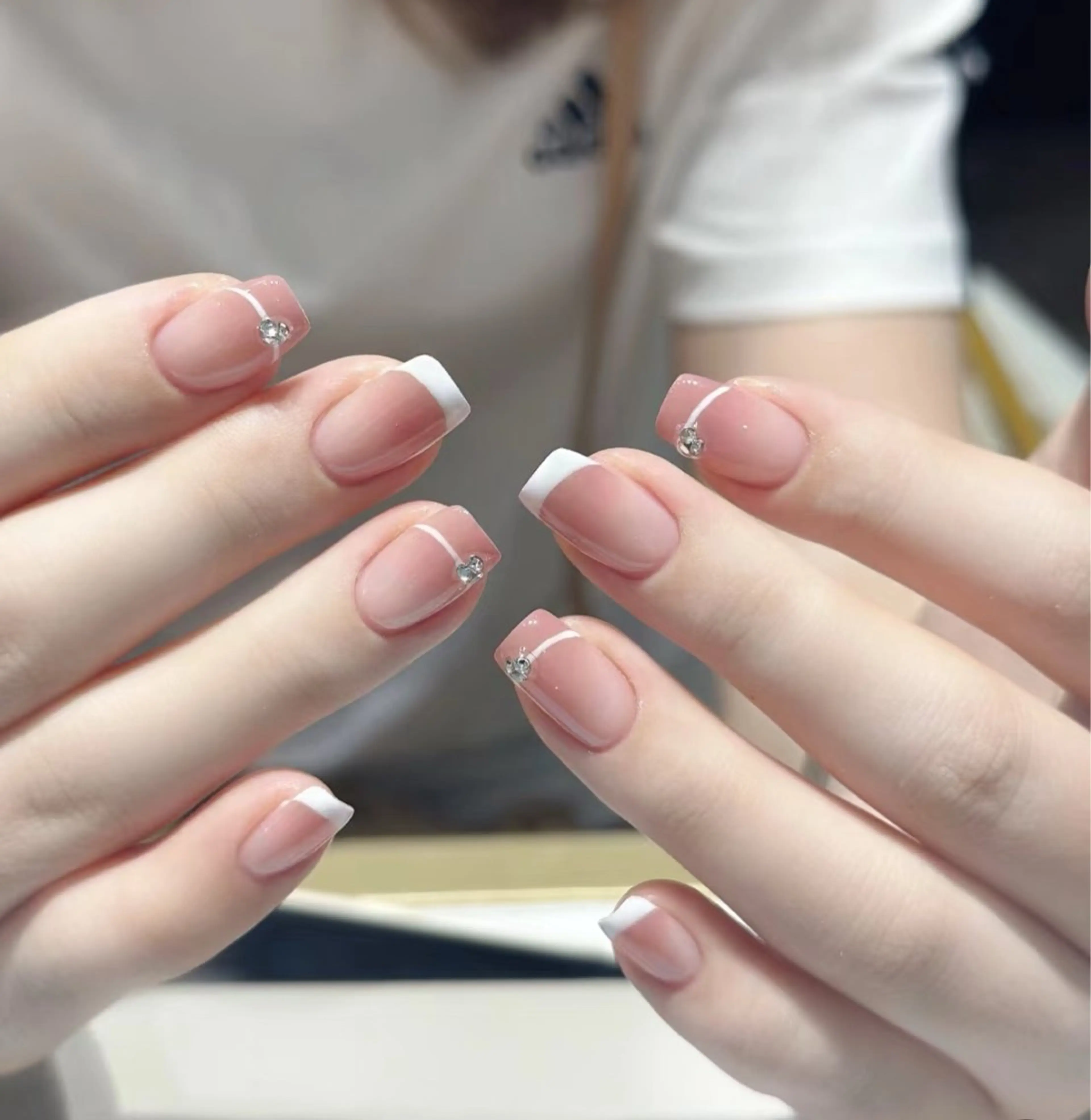 シン アモンのネイルデザイン