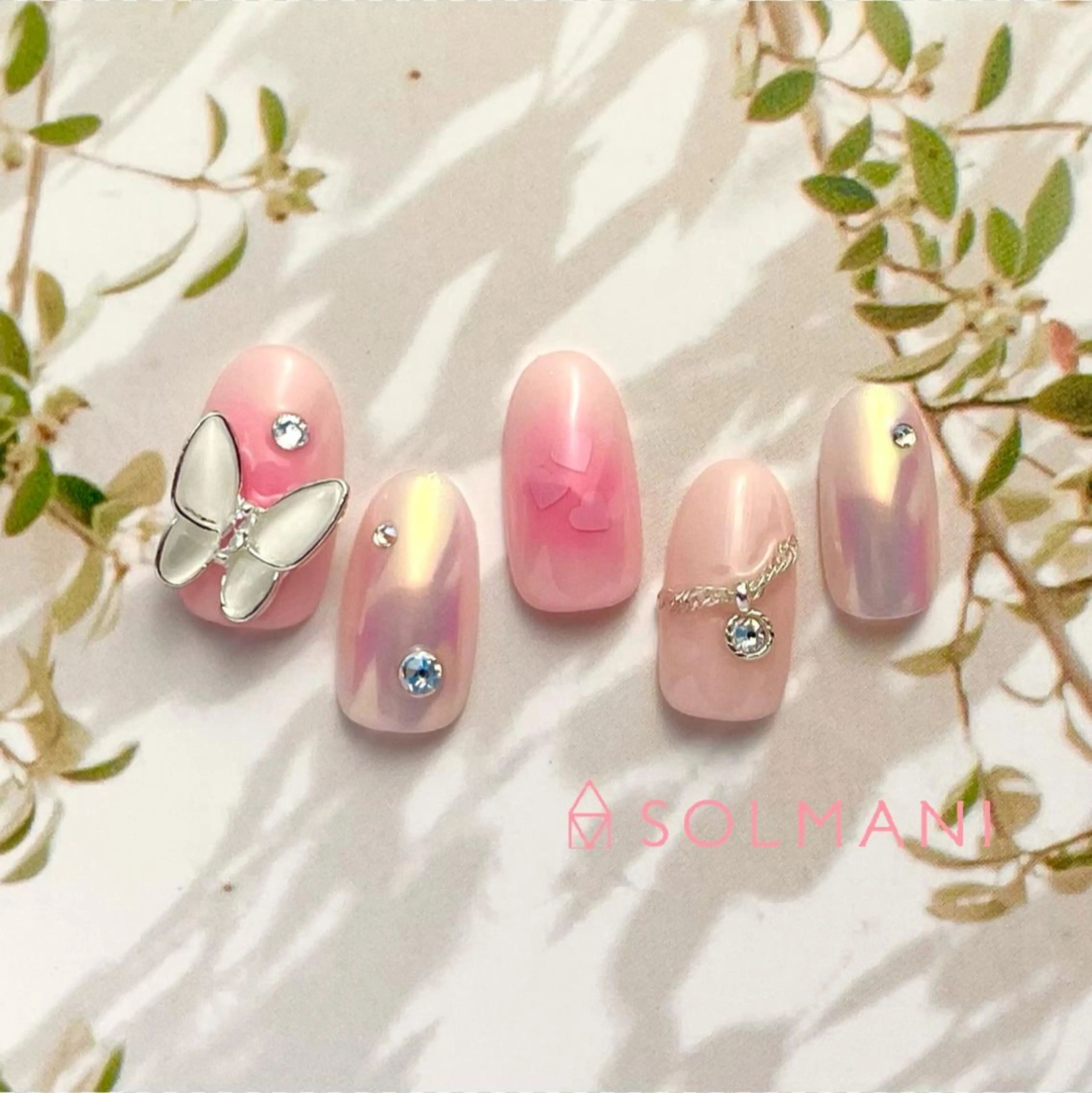 ネイル SOLMANI 予約担当のネイルデザイン