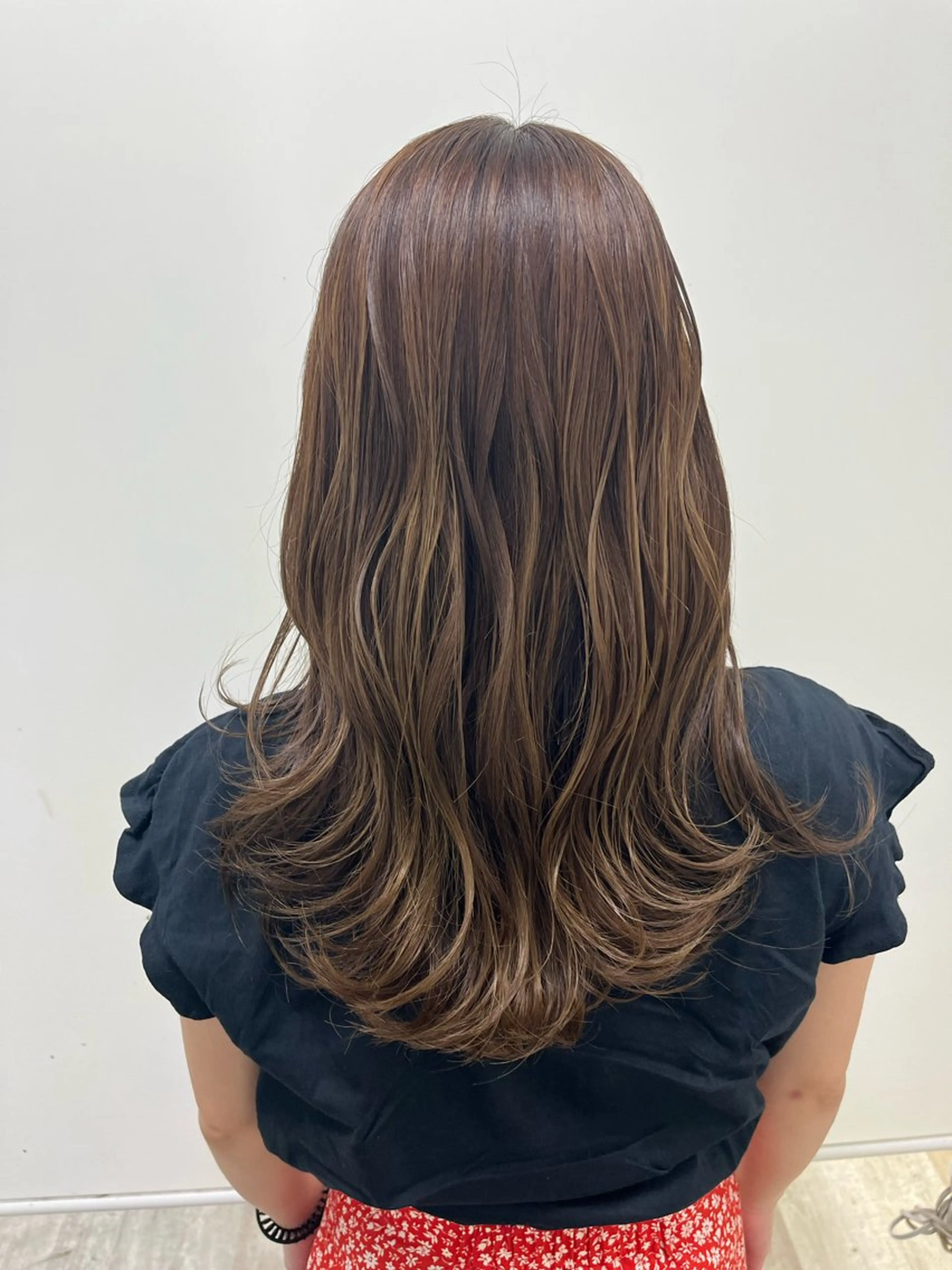 ロング カット ヘアカラー 【北千住】🌈韓国風 レイヤー✨小顔カットのヘアスタイル