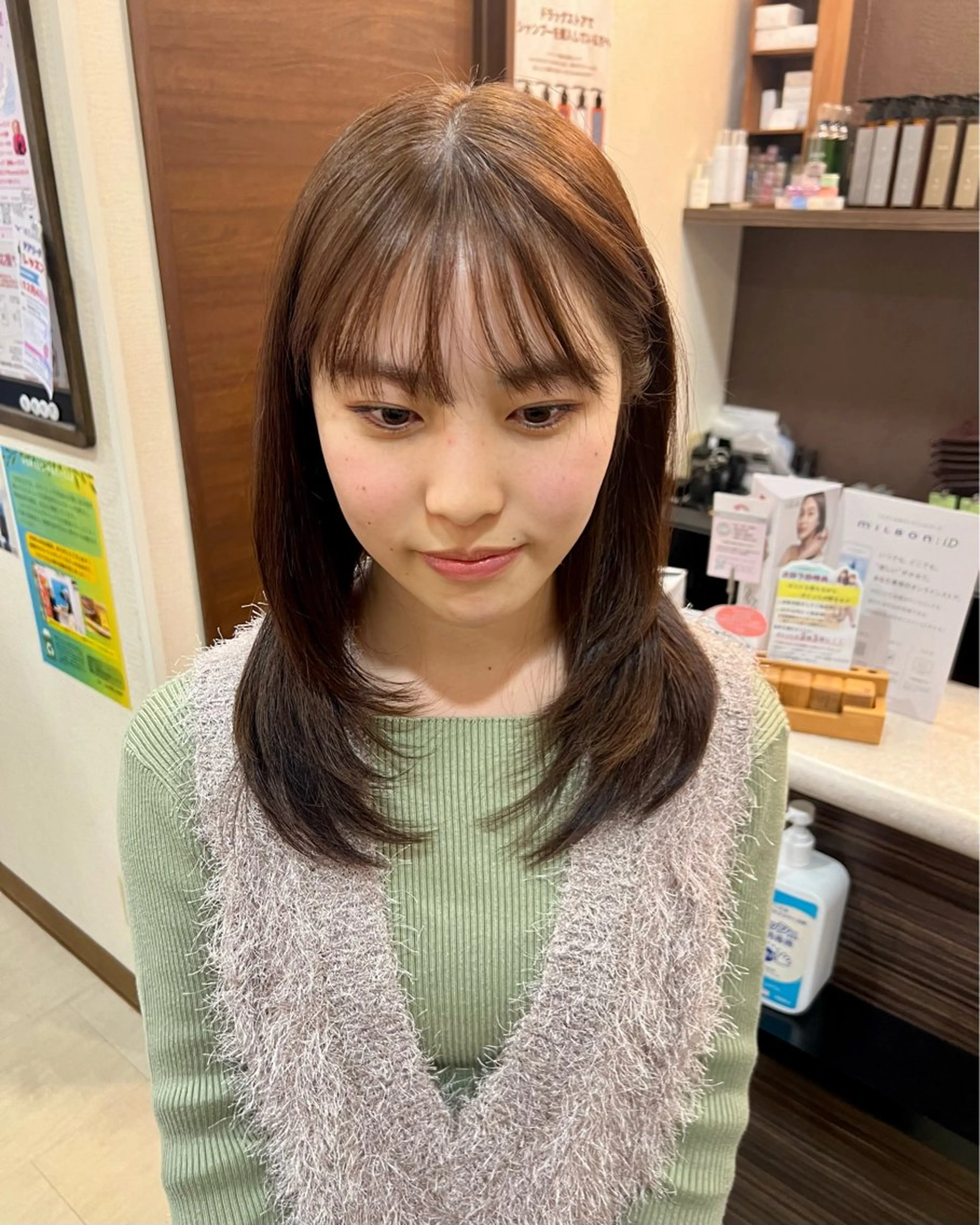 セミロング カラー ベージュカラー オリーブベージュ VORELO smart salon所属・森川 愛奈のヘアスタイル