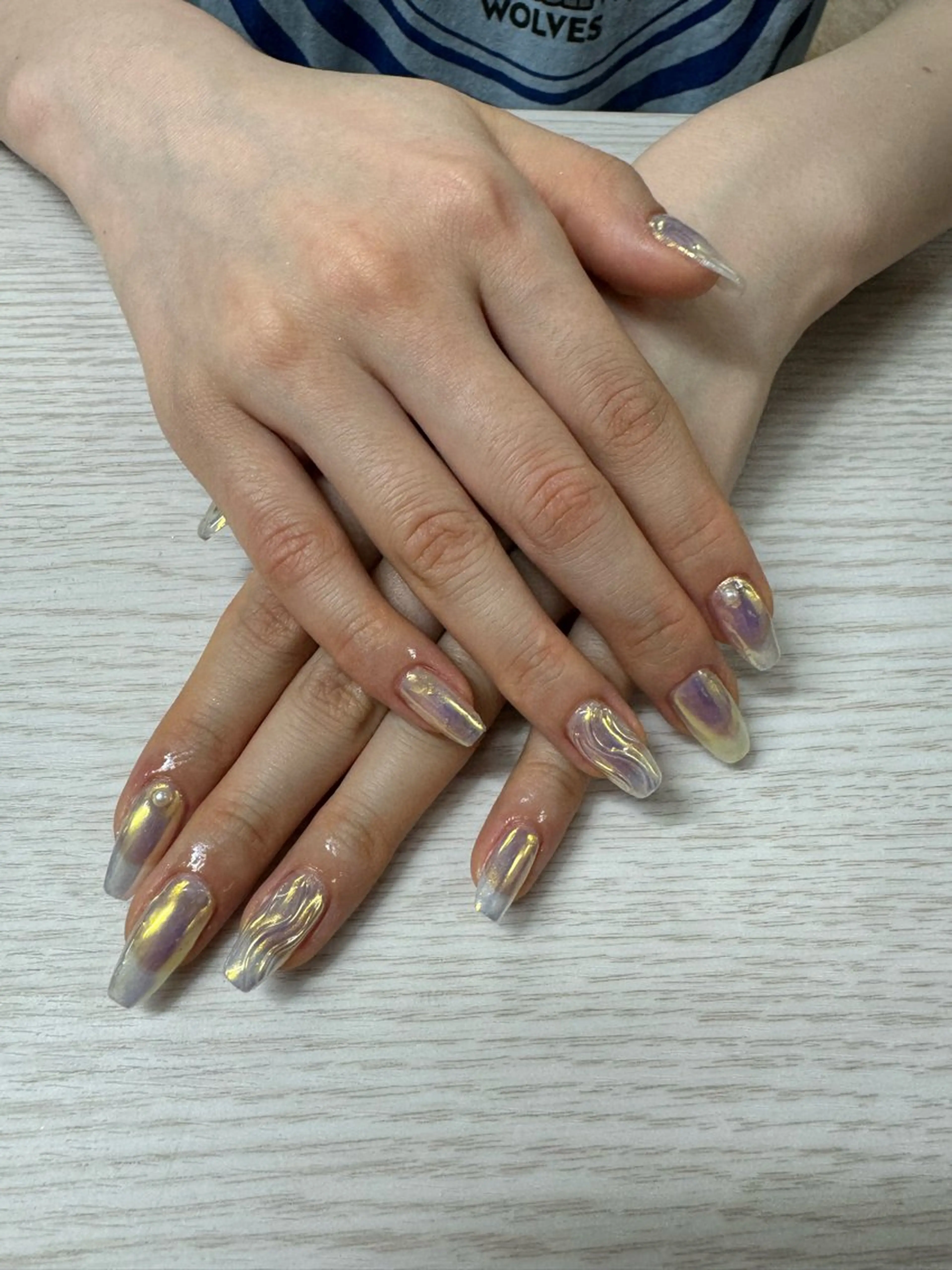 ネイル ミラーネイル VENUSBELT 杏のネイルデザイン