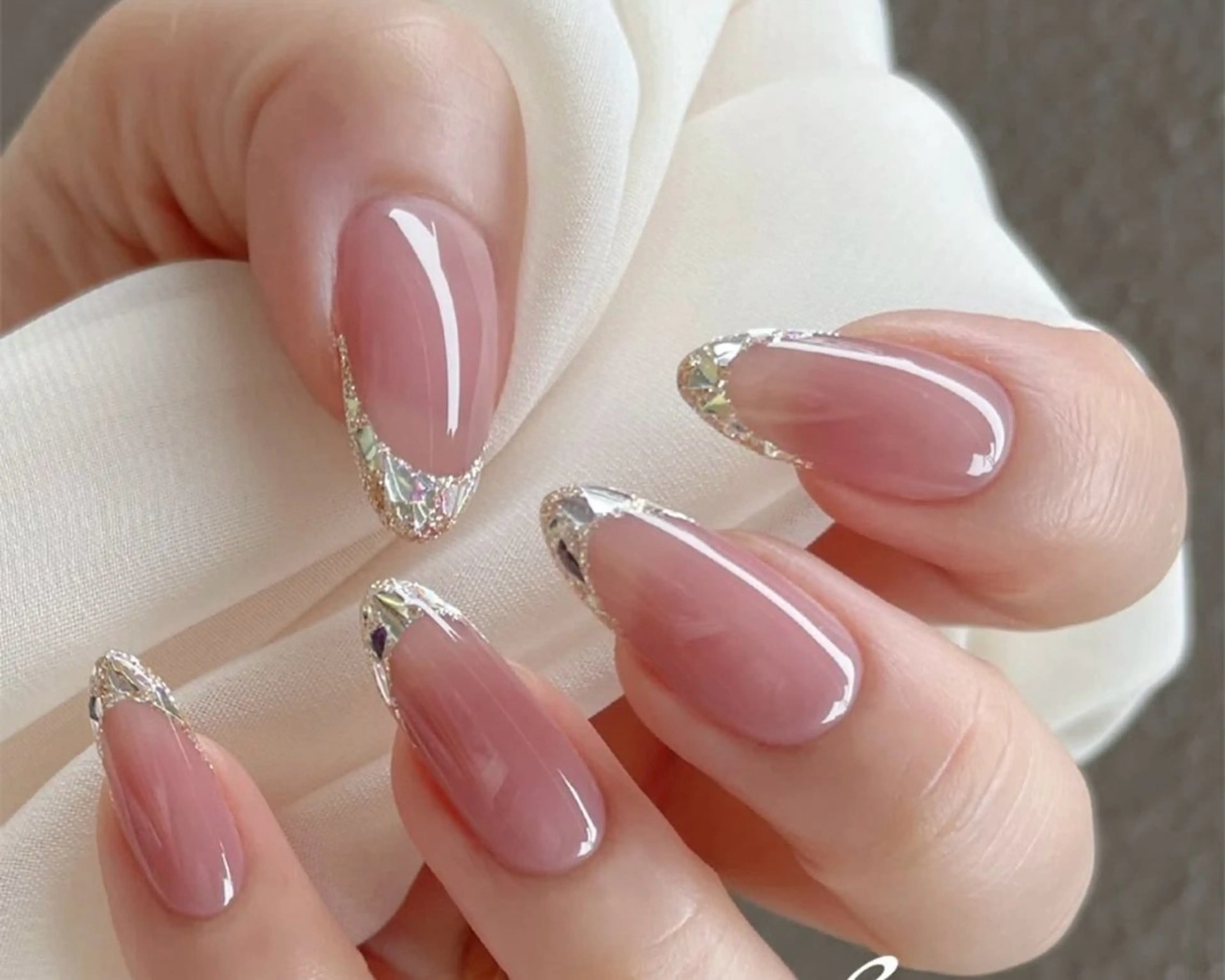 ネイル フレンチネイル ガラスフレンチ ハンドネイル JISOO ANA.CHUOのネイルデザイン