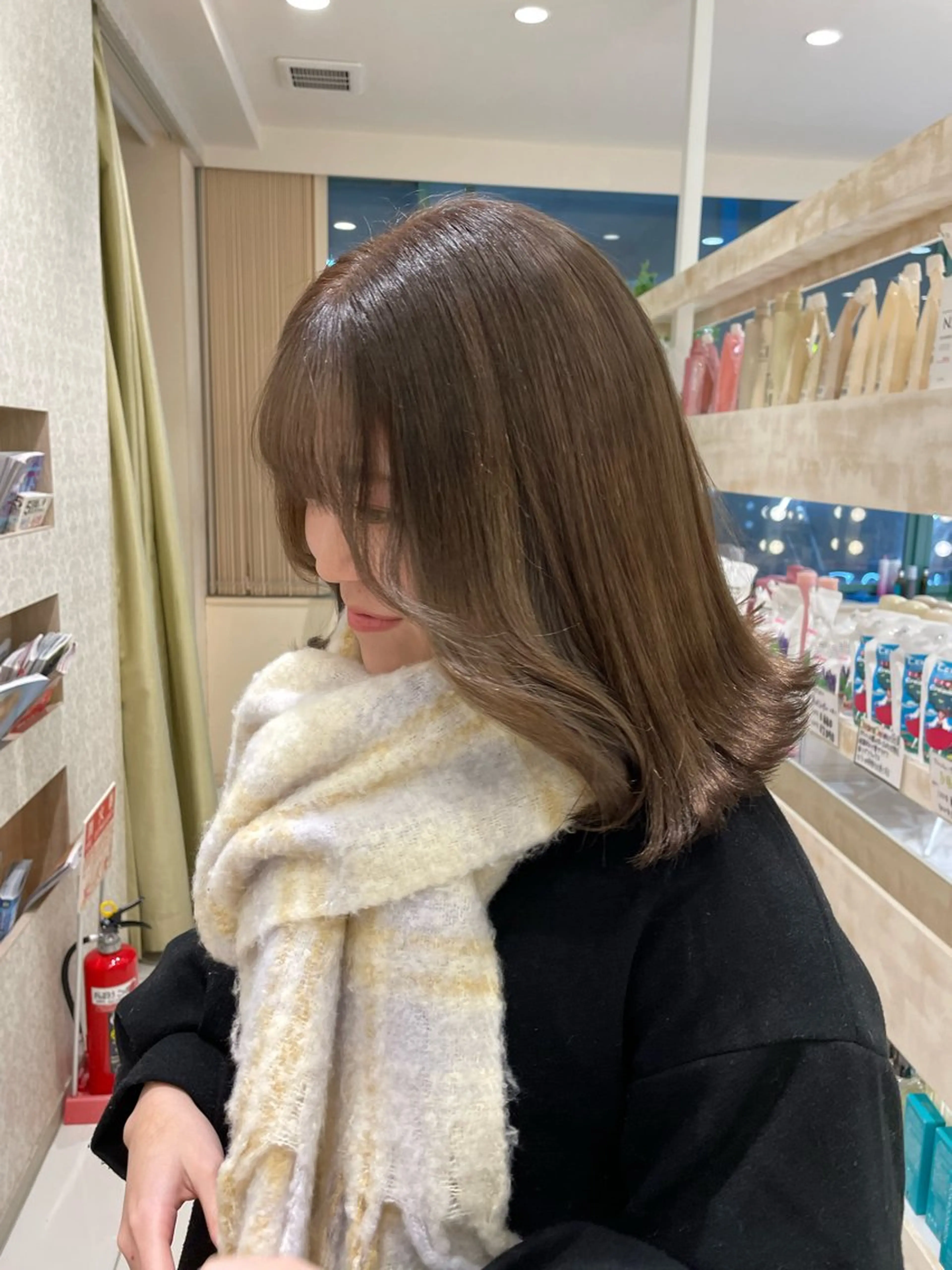 ミディアム カラー ヘアアレンジ ヘアカラー トリートメント 暖色カラー/ブリーチ なしカラー/艶カラーのヘアスタイル