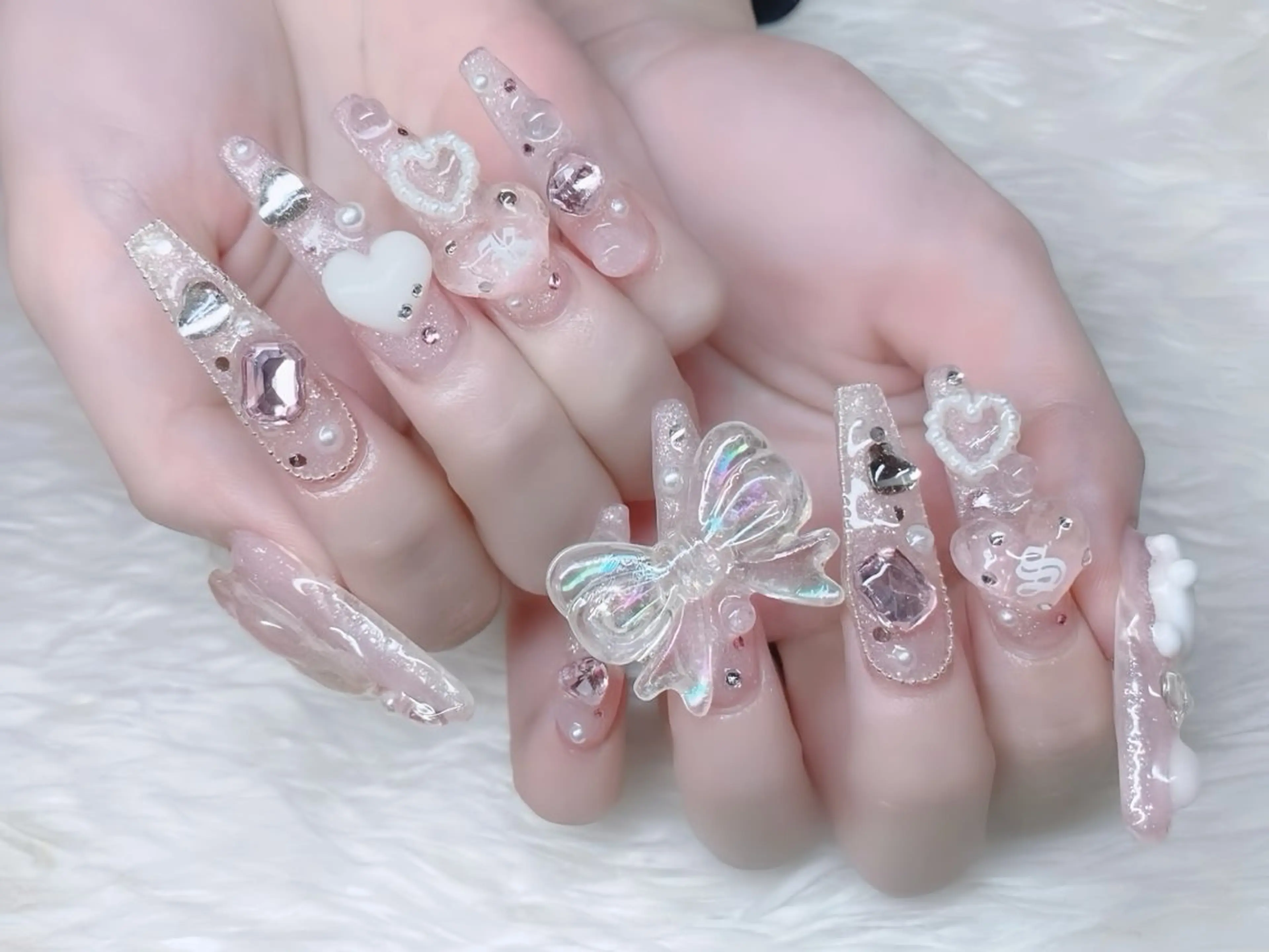 ネイル チークネイル フレンチネイル ガラスフレンチ グラデーション キラキラネイル Rin Nail 新大久保店のネイルデザイン