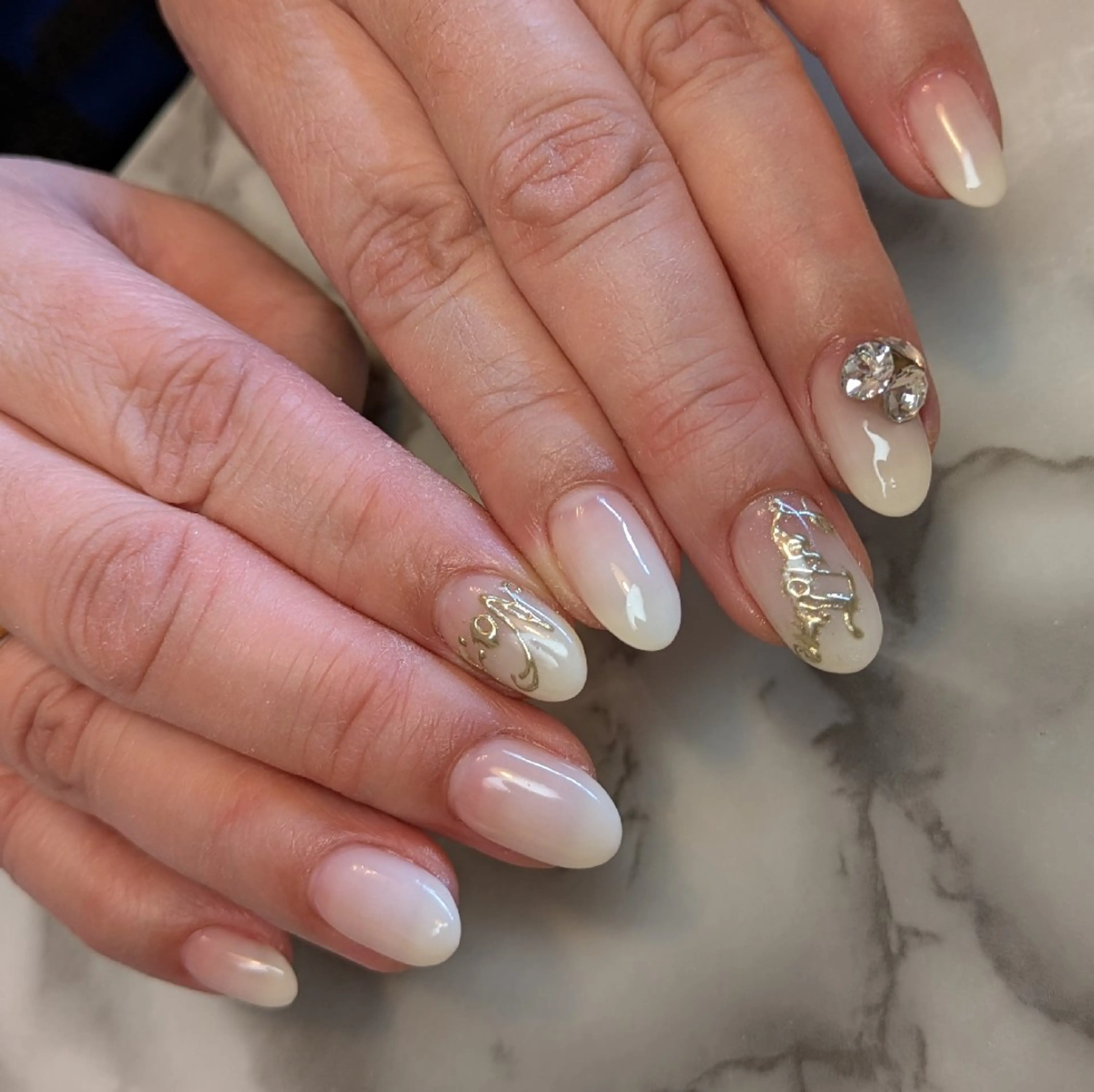 ネイル グラデーション ジェヌインネイル 河内のネイルデザイン