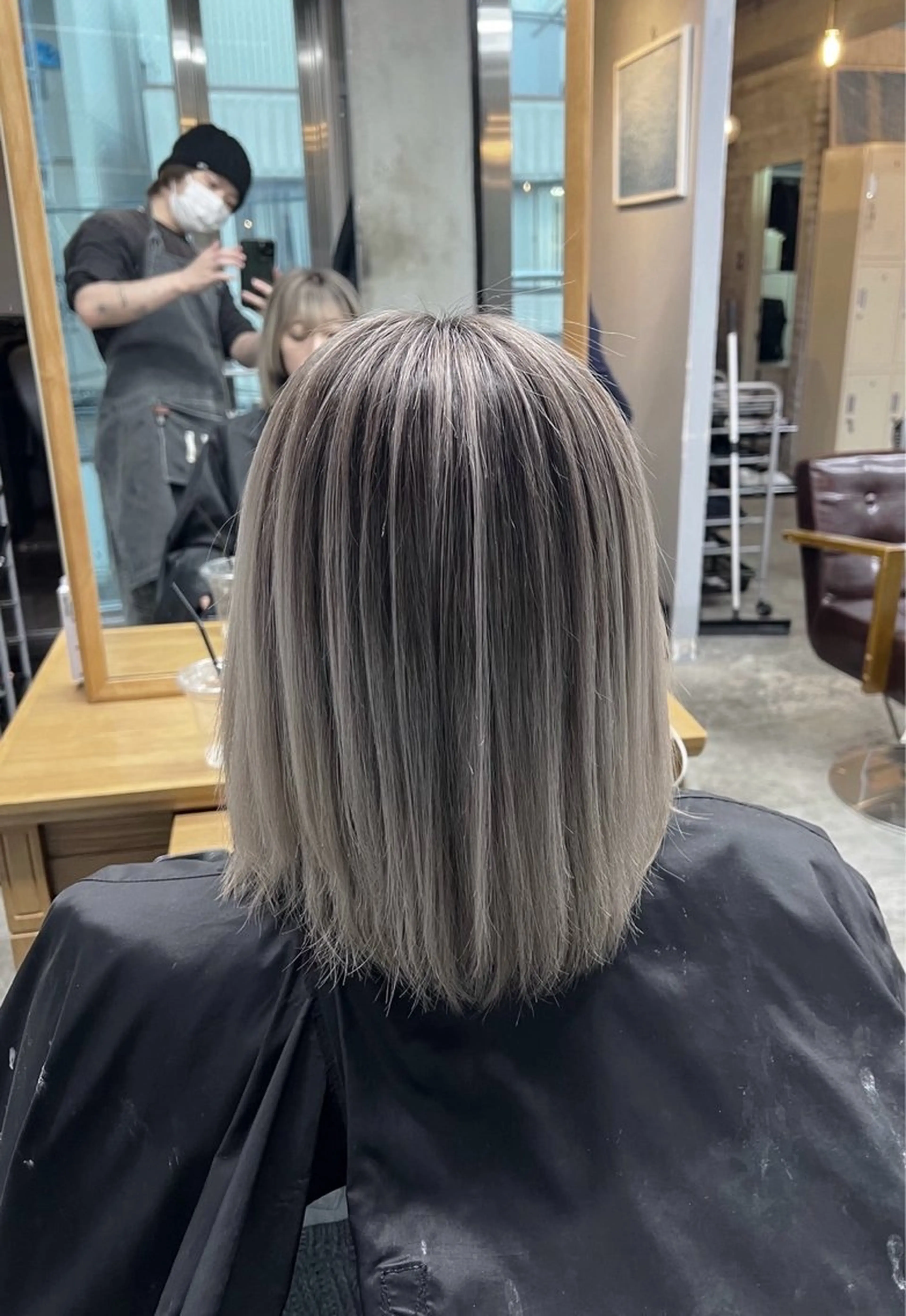 ショート カラー バレイヤージュ シルバー ホワイトシルバー レイヤーカット ヘアカラー トリートメント ROBIN所属・指名数No.1 /NAOYAのヘアスタイル