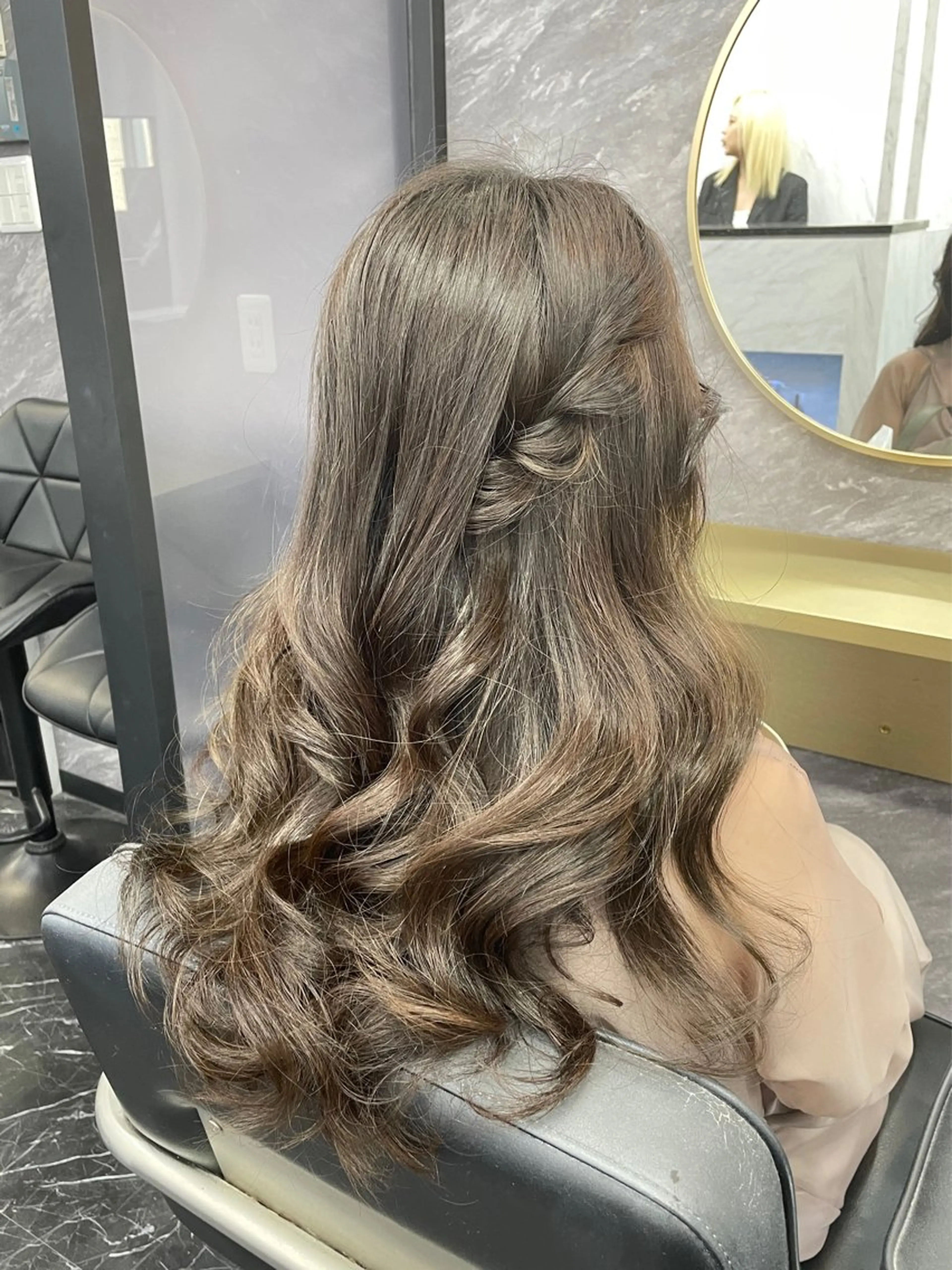 セミロング ヘアアレンジ ヘアセット エクステ🩵ブリーチ 韓国ヘア🩵KAEのヘアスタイル