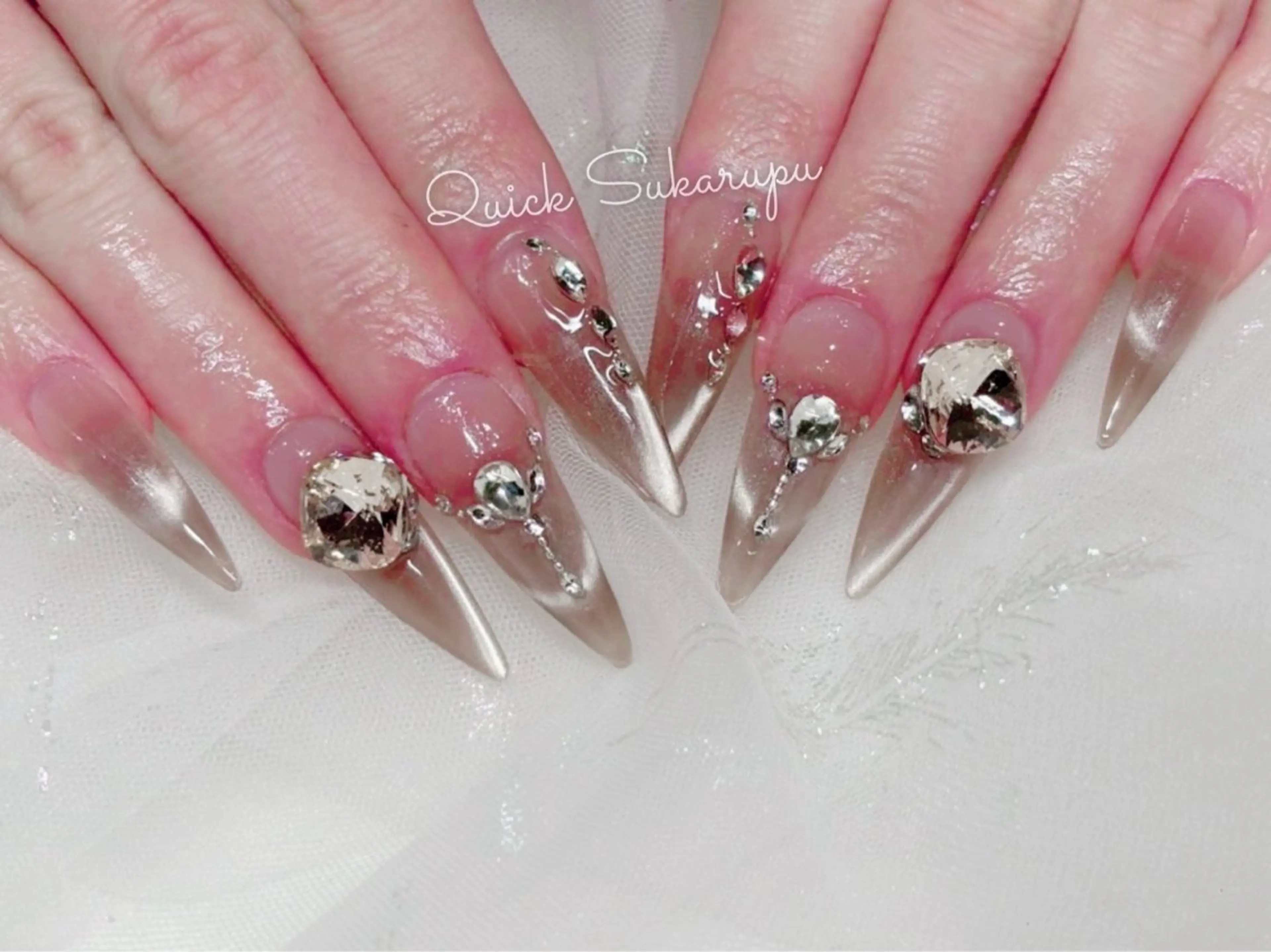 ロング ハンドネイル Quick Sukarupu 高田馬場店所属・Quick Sukarupuのネイルデザイン