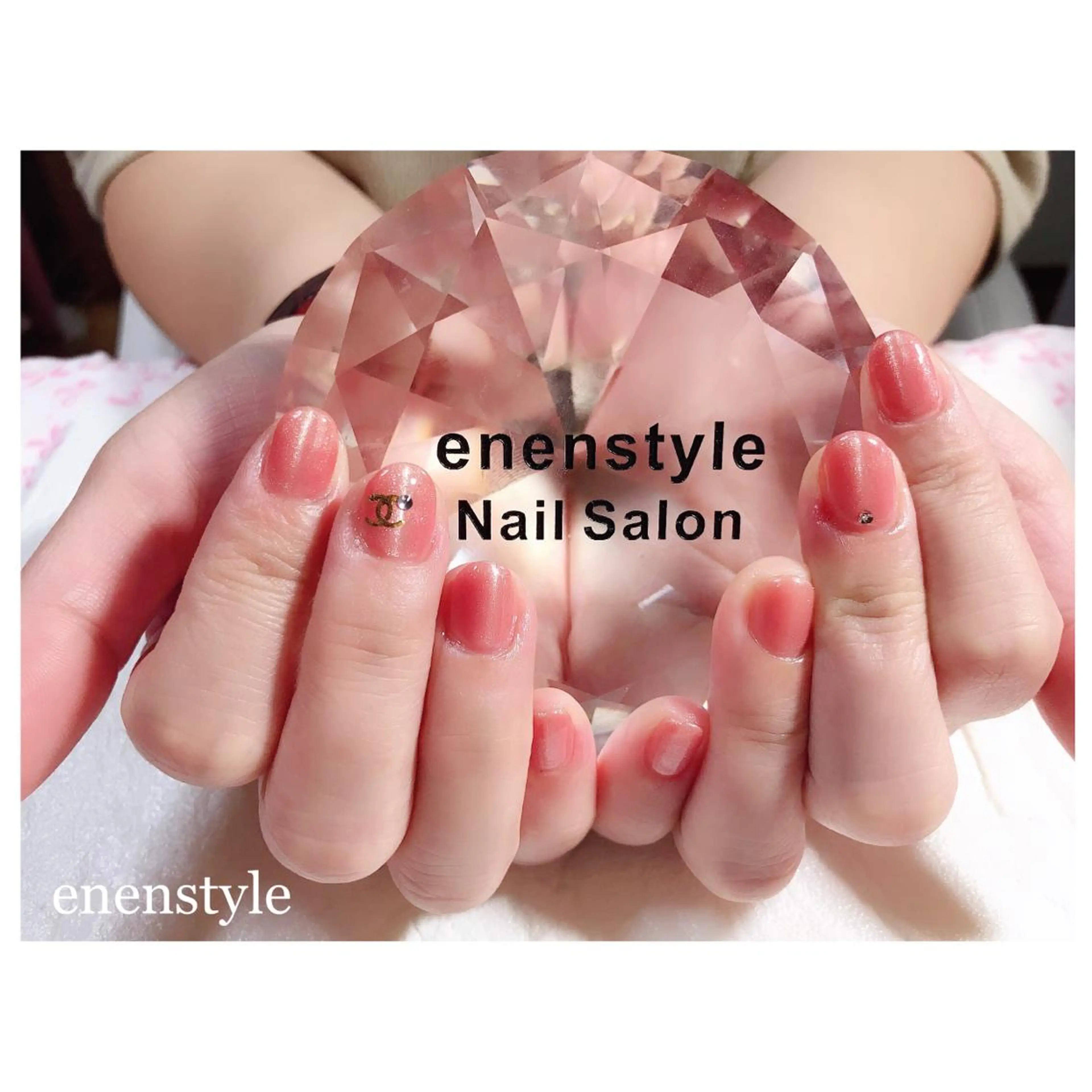 ショート ネイル ジェルネイル ラメ(グリッター) ニュアンスネイル オフィスネイル ワンカラーネイル ハンドネイル 👑enen style👑のネイルデザイン