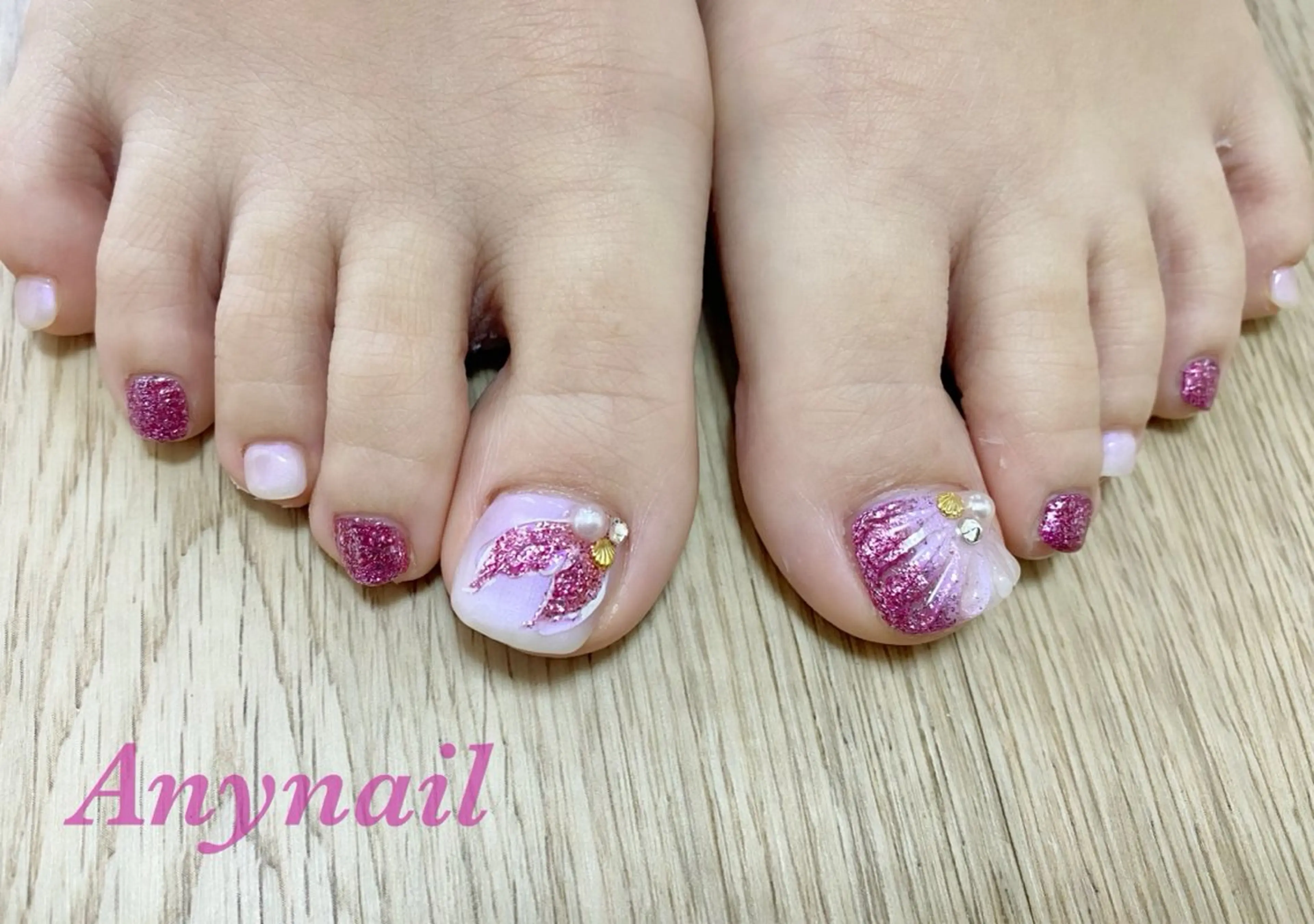 ネイル ブルー フットネイル ガーリー ラメ(グリッター) ピンク フットネイル 岩澤 恵子のネイルデザイン