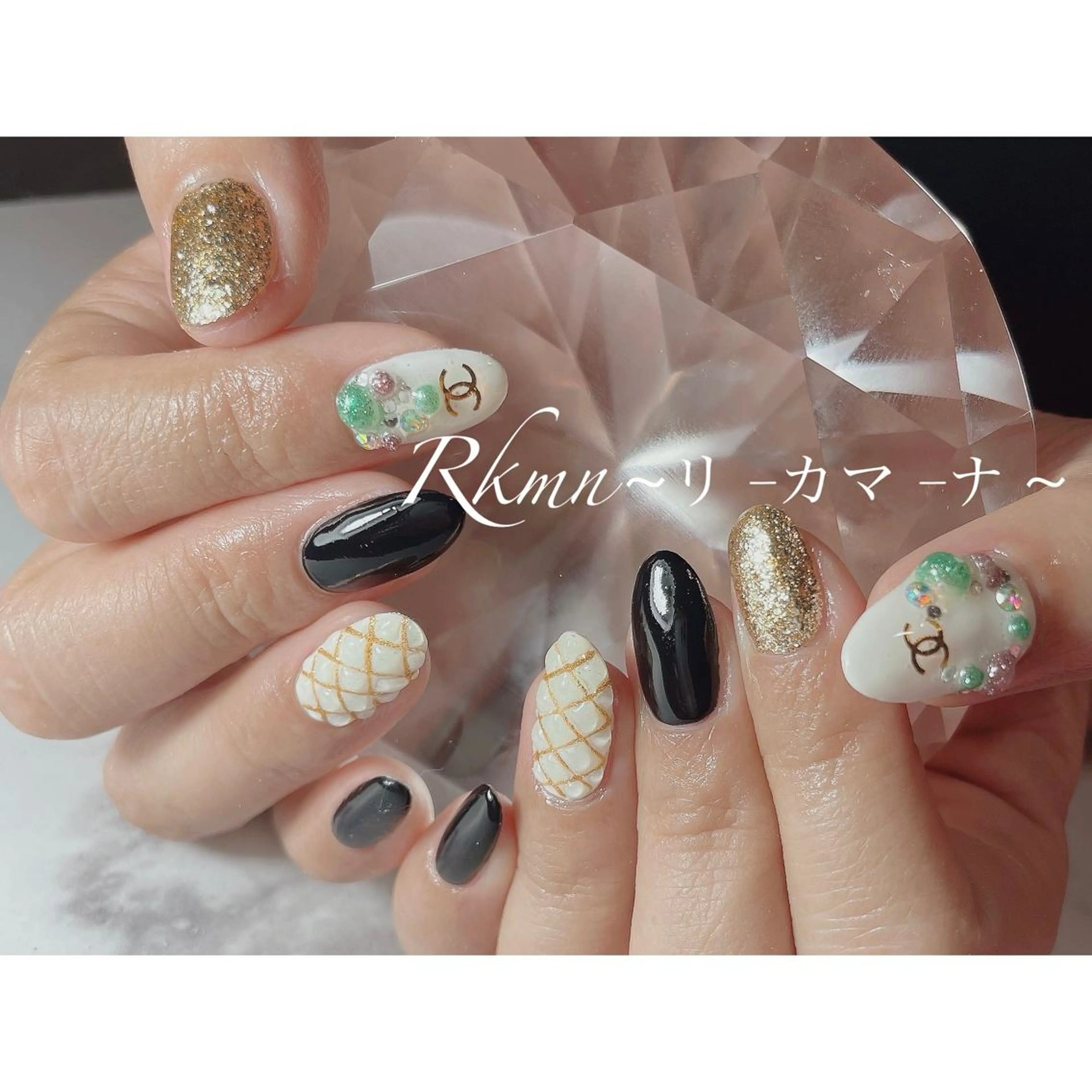 ネイル アートネイル ゴールド 春ネイル 冬ネイル クリスマス ハンドネイル フットネイル ハンドケア Rkmn ~リ-カマ-ナ~のネイルデザイン