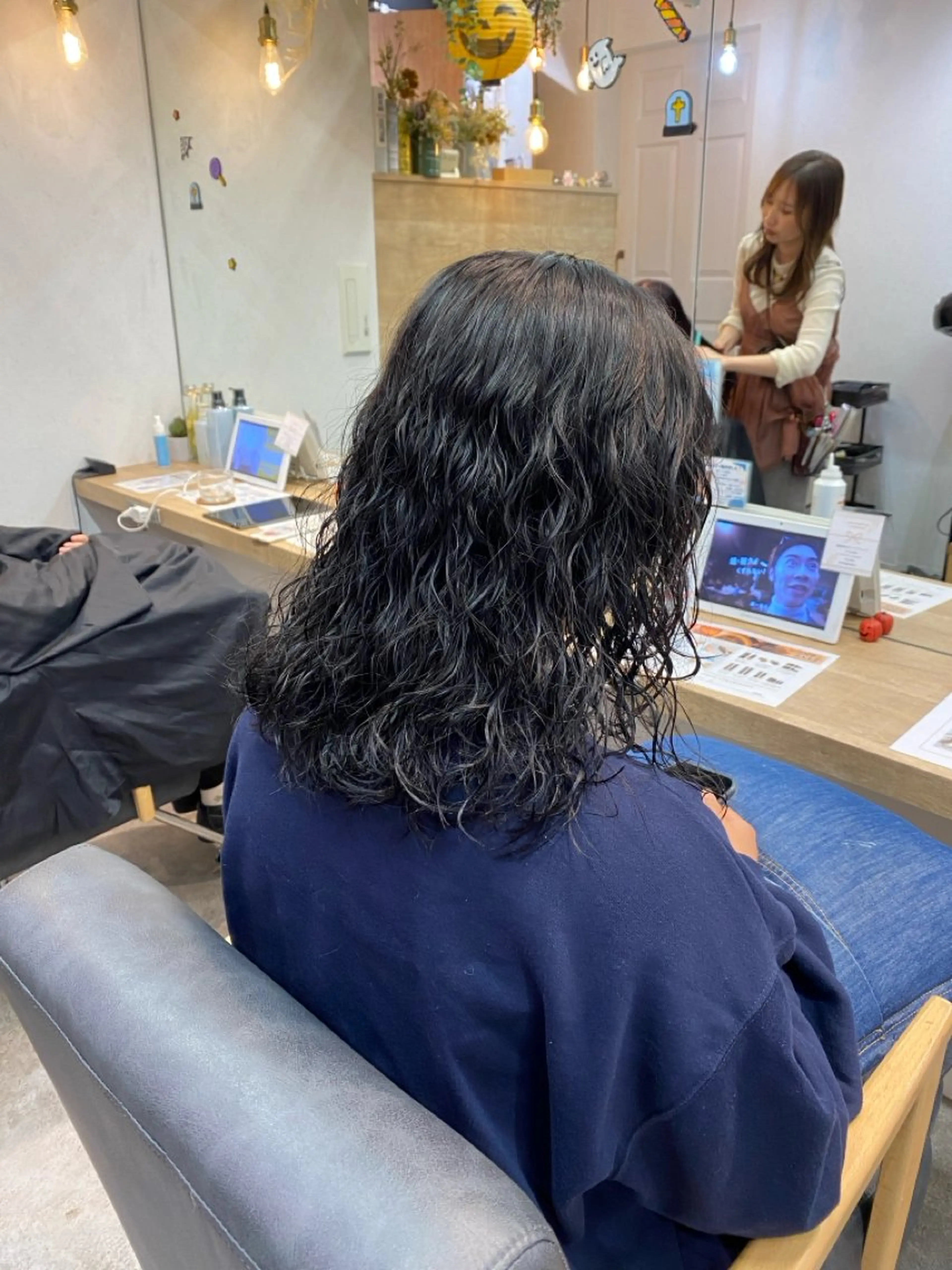 セミロング 🖤🌀くるくる パーマ🌀🖤ayaのヘアスタイル