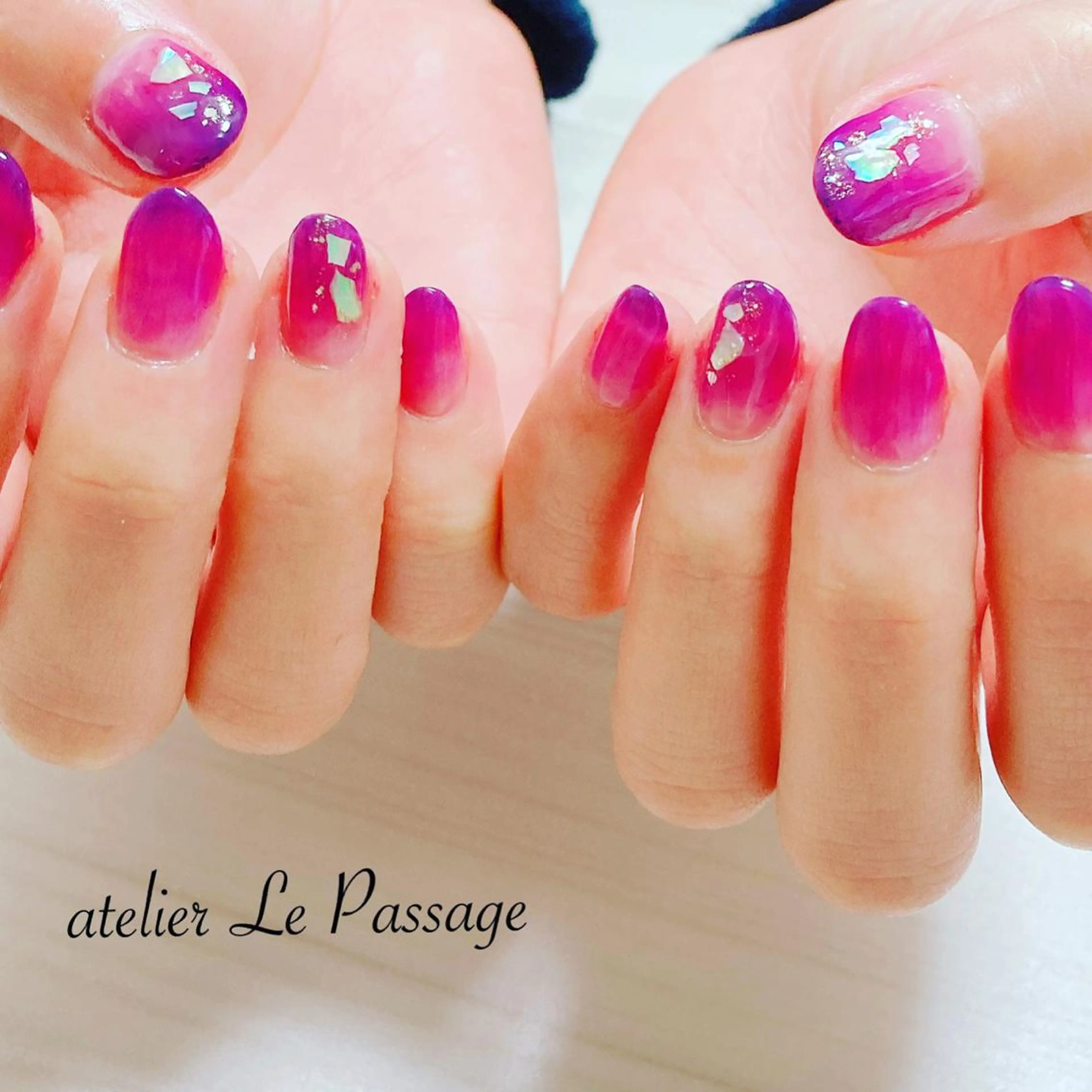 ネイル ジェルネイル グラデーション キラキラネイル ラメ(グリッター) オフィスネイル Atelier Le Passage所属・h nakatsukaのネイルデザイン