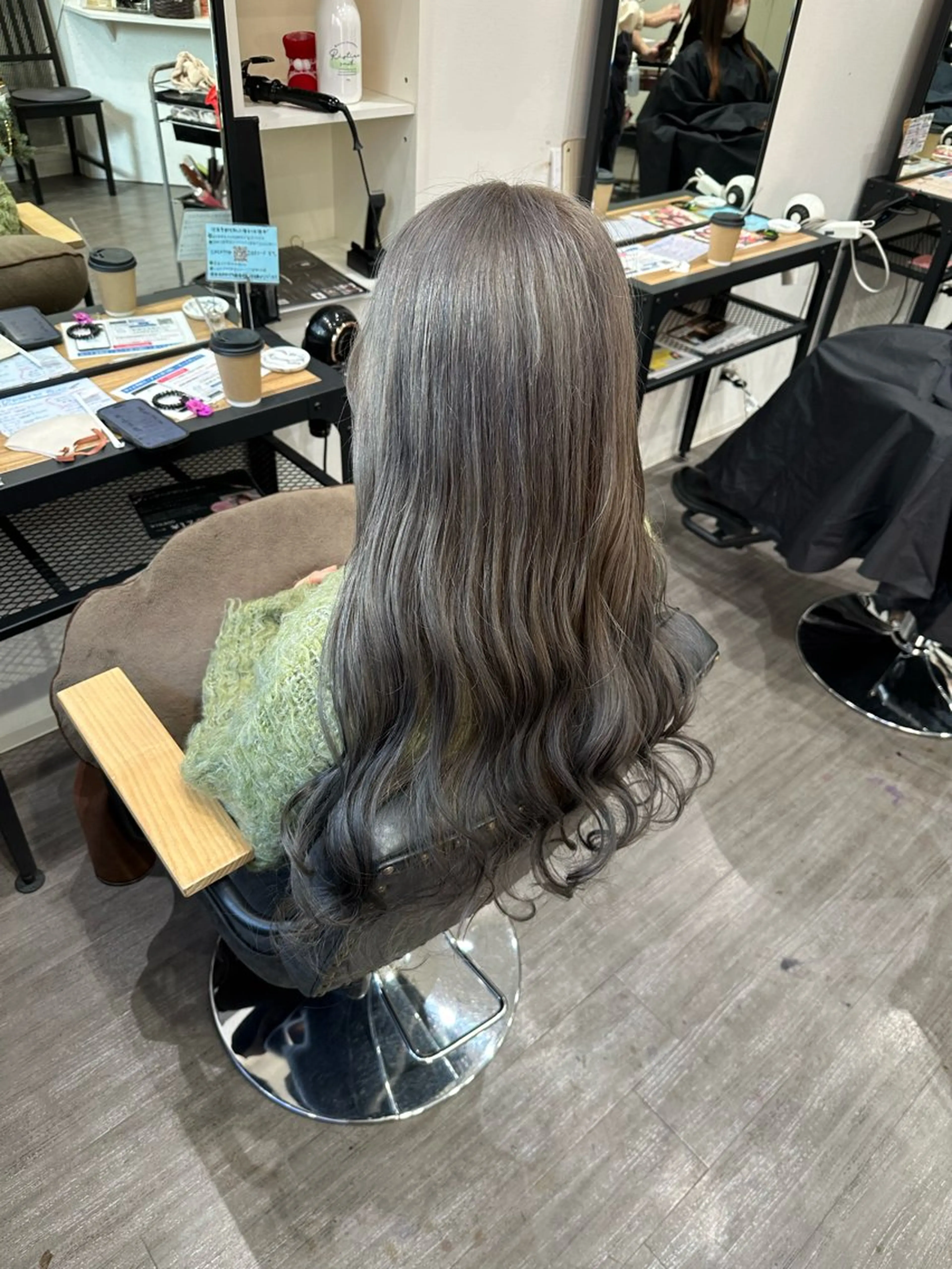 ロング カラー シルバー ホワイトシルバー トリートメント ヘッドスパ 艶髪レイヤー上田 紗也🇰🇷💗のヘアスタイル