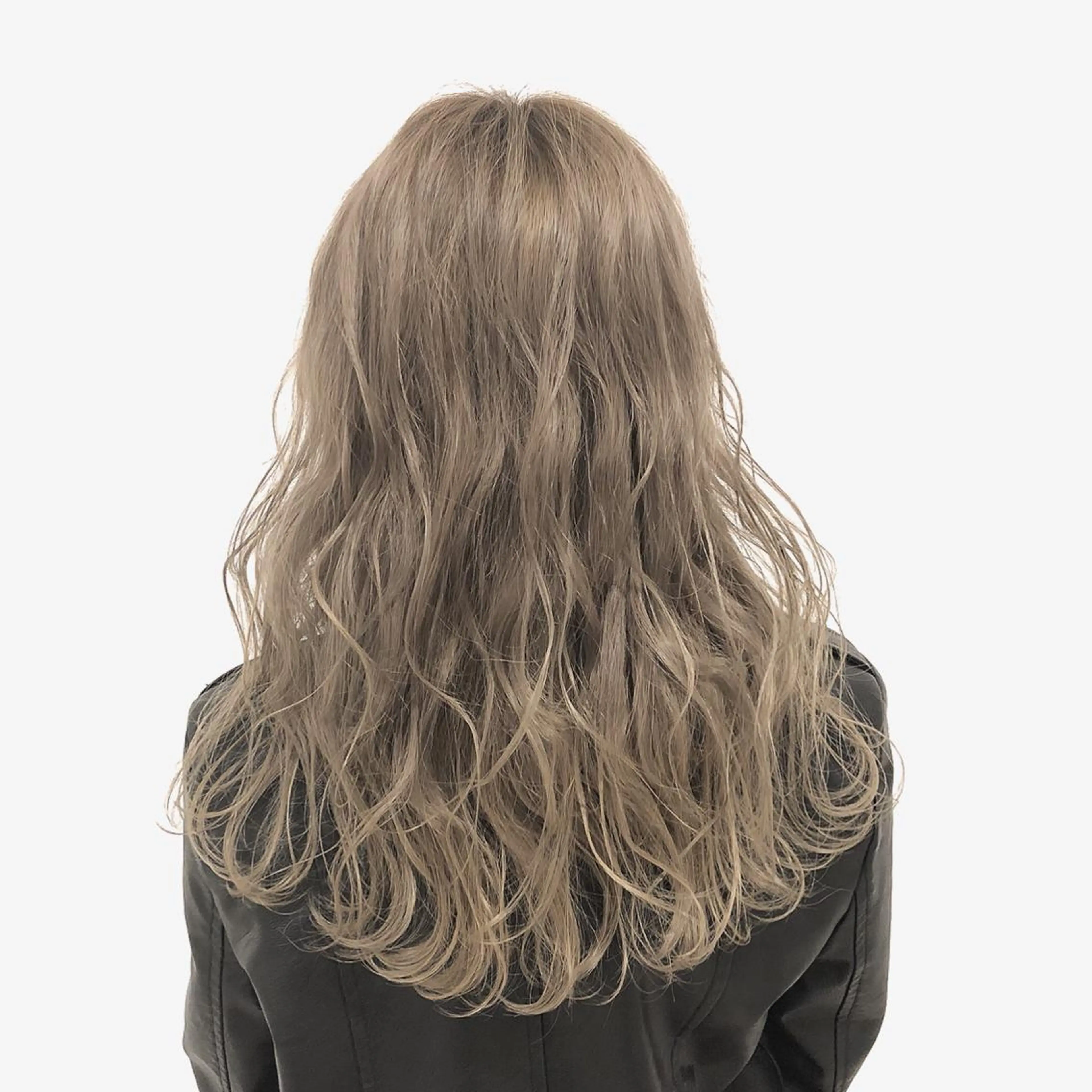 ロング カラー アッシュ ブリーチ Che'ri所属・海外レイヤー/ レイヤーカット/和田のヘアスタイル