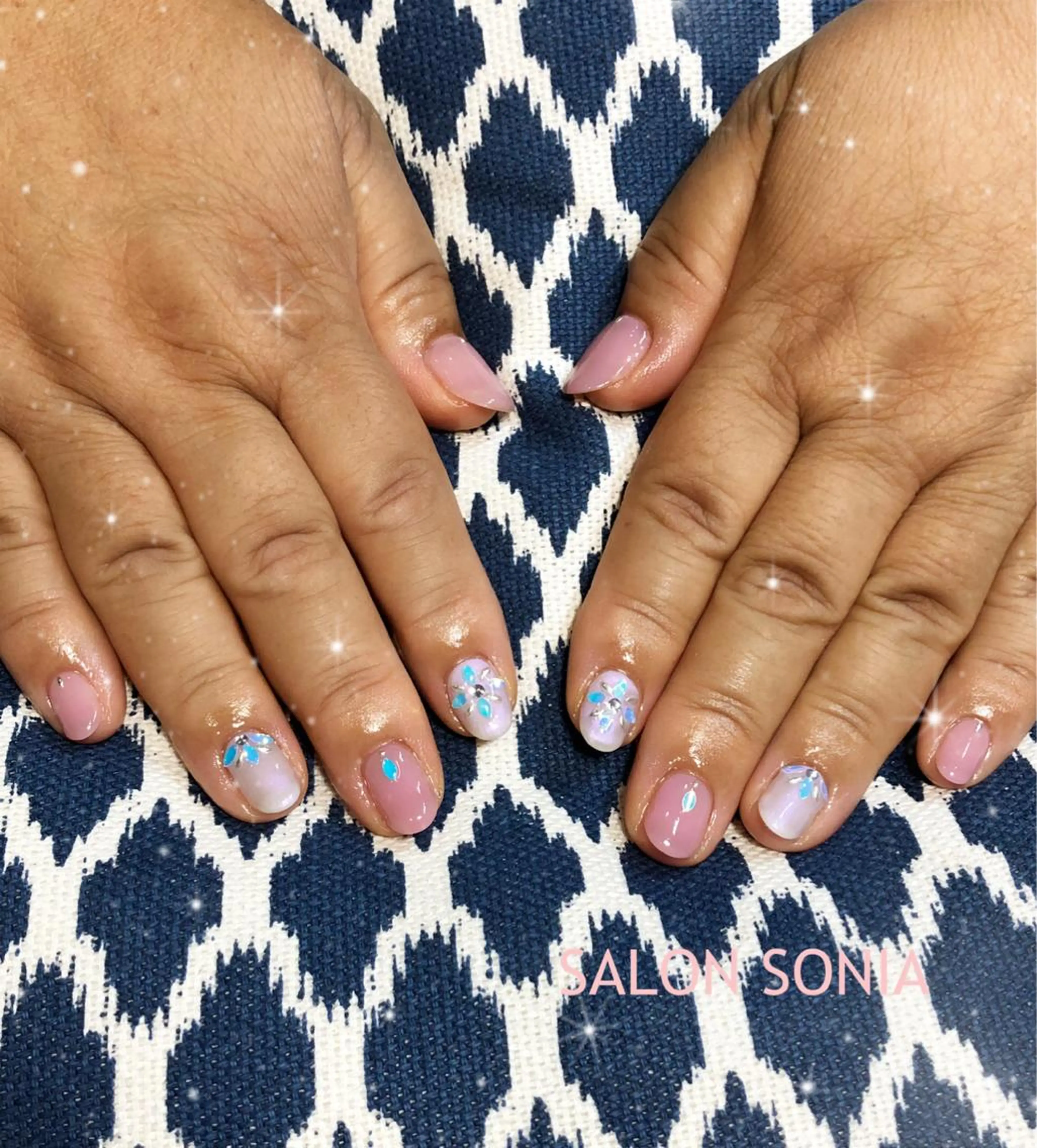 ネイル ハンドネイル 小顔・毛穴・たるみ ネイル　似内真樹のエステ・リラクイメージ