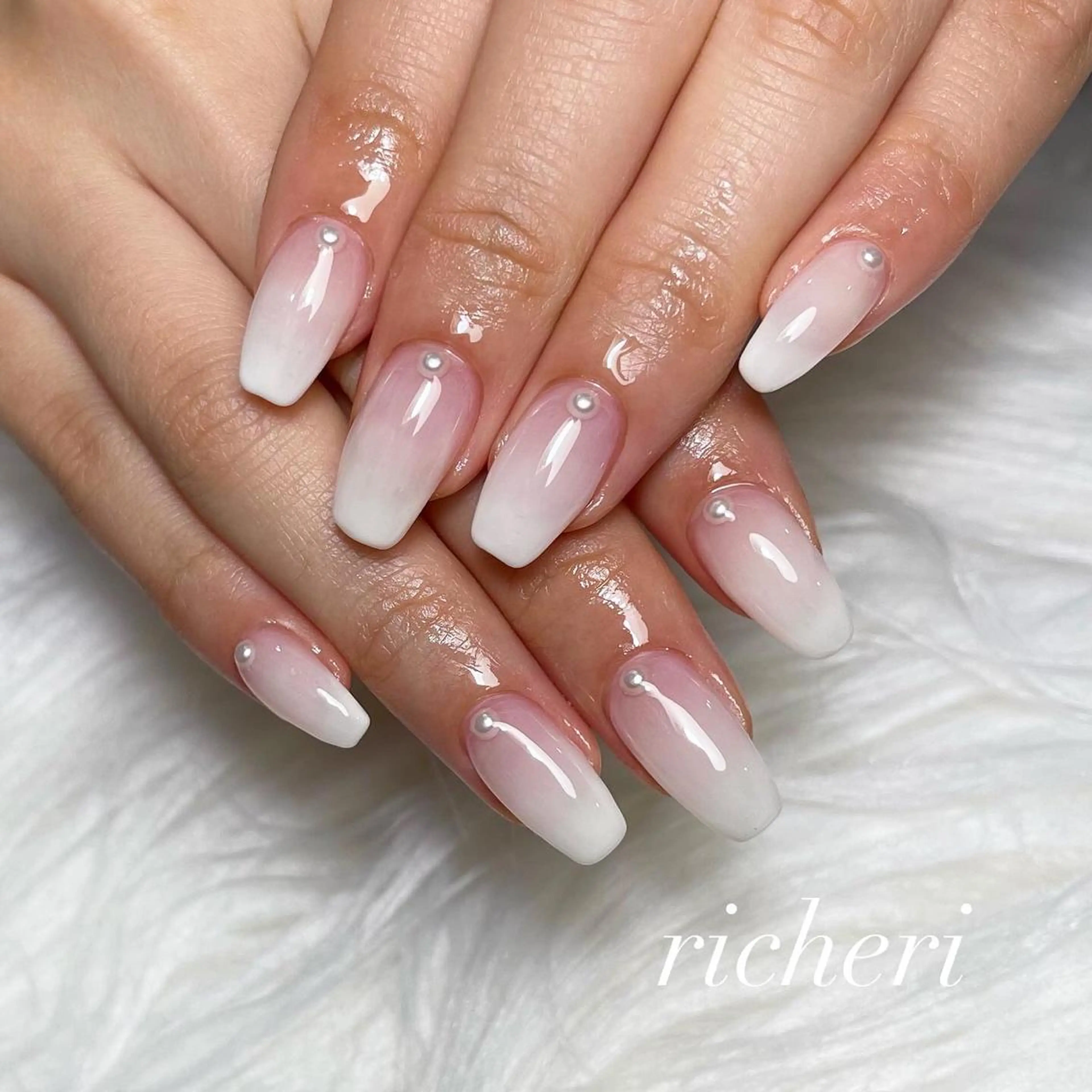 ミディアム ネイル 韓国風ヘア アートネイル フレンチネイル ジェルネイル ガラスフレンチ richeri beautyのエステ・リラクイメージ