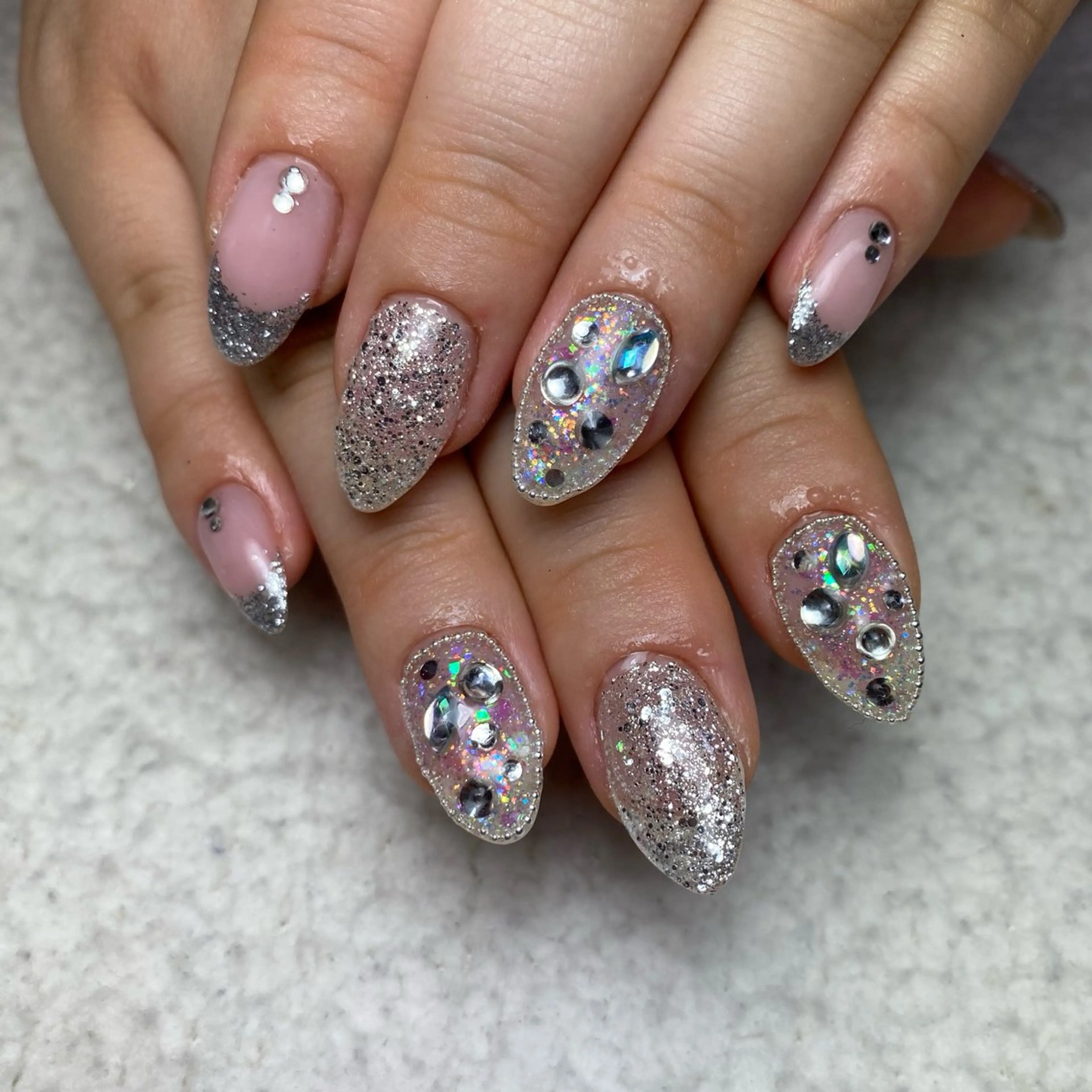 ネイル キラキラネイル 夏ネイル ハンドネイル COCO+所属・COCO +のエステ・リラクイメージ