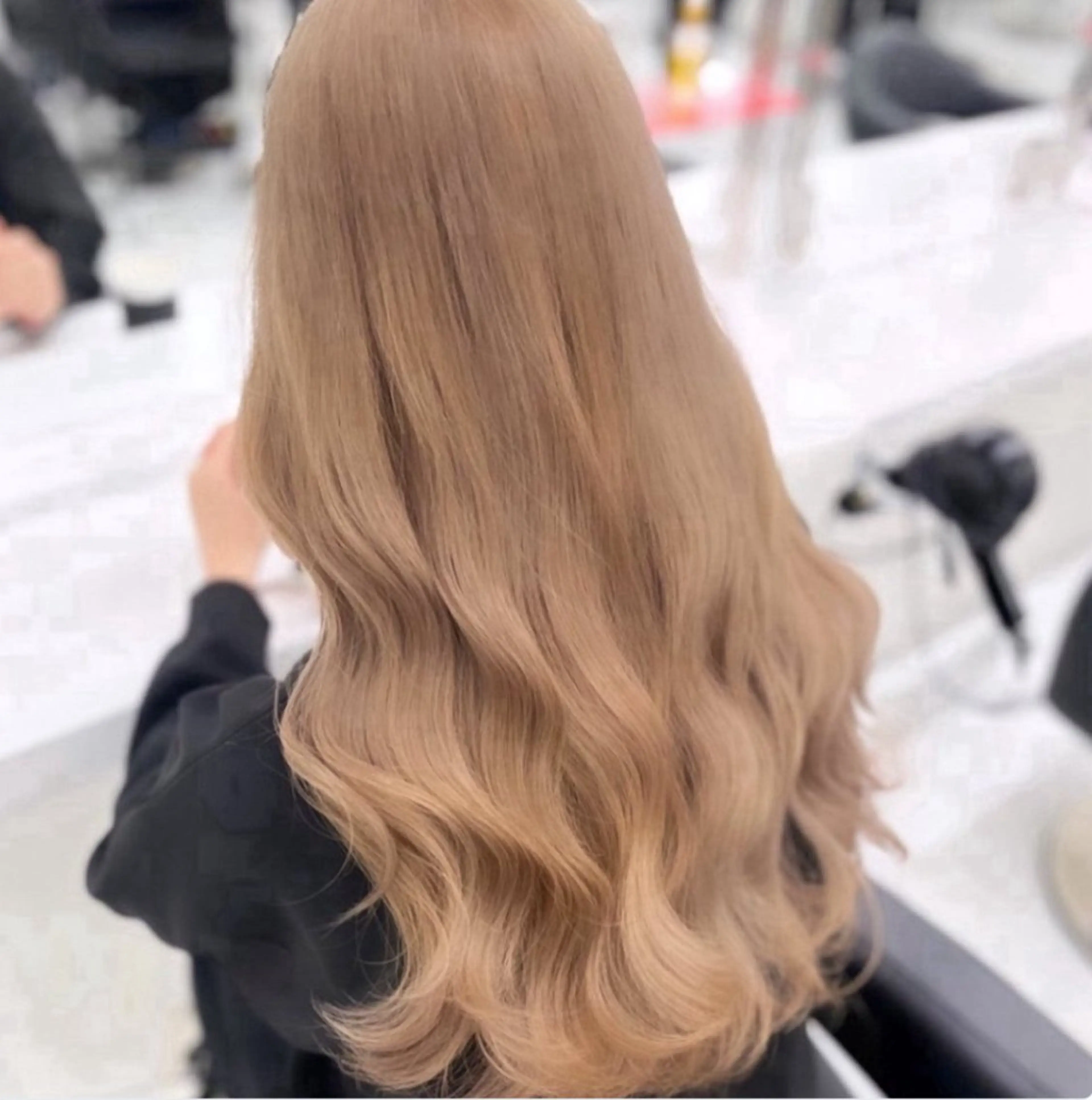 ロング カラー 🫧うる艶トレンド 🫧透明感カラーのヘアスタイル