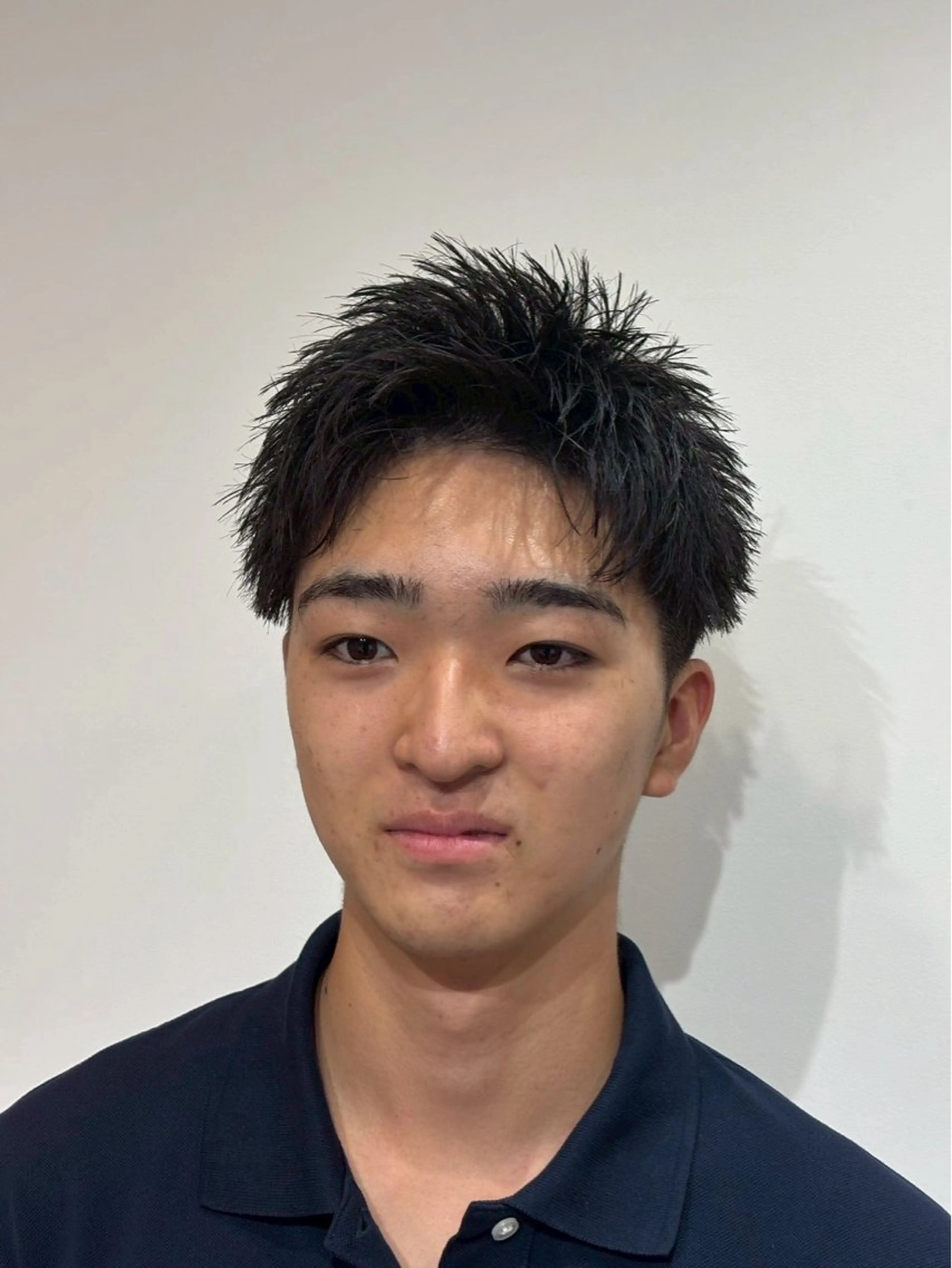 ショート メンズ アップバング 刈り上げ 青木 真裟斗のヘアスタイル