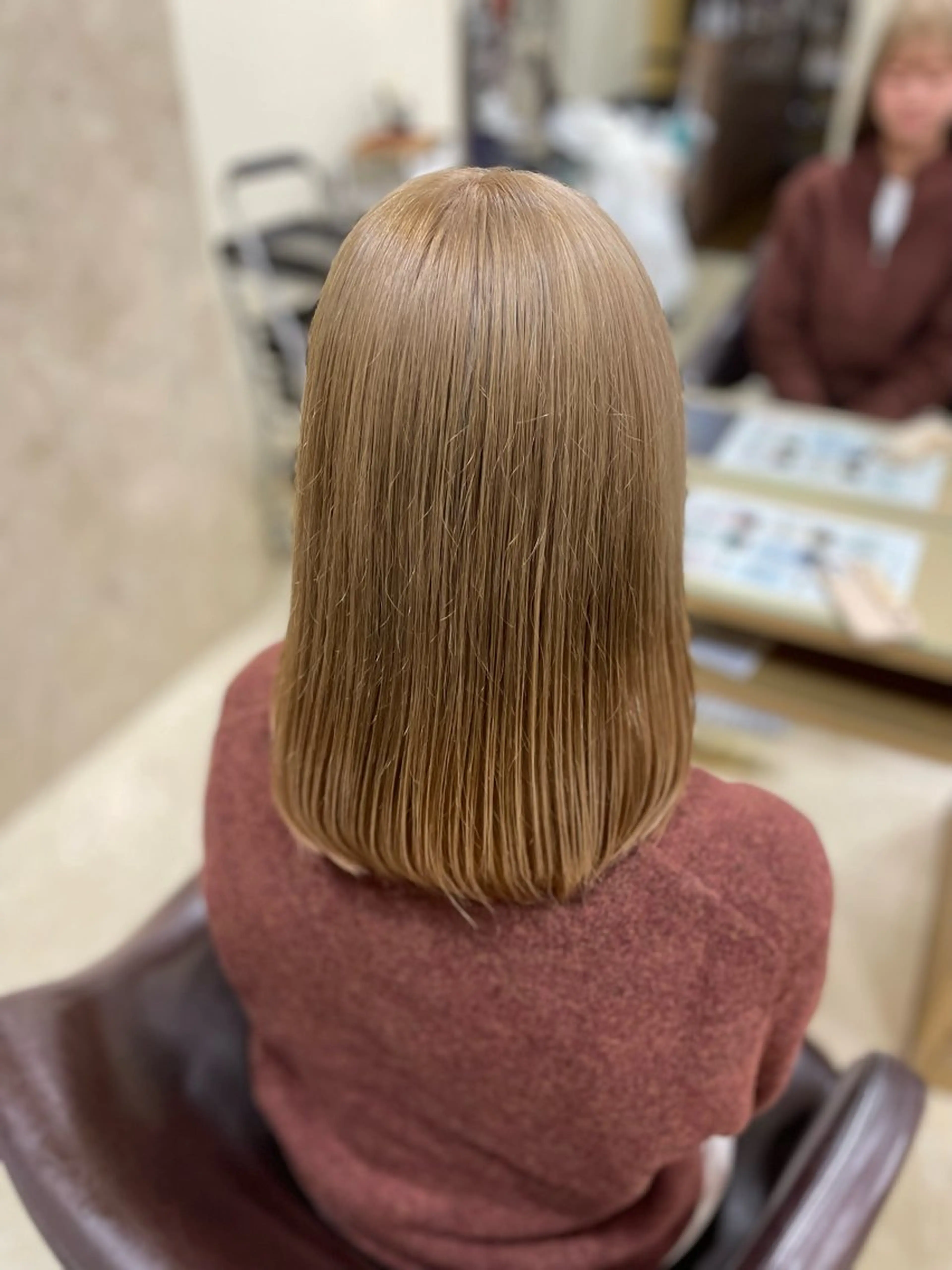 セミロング カラー ベージュカラー ブリーチ ケアブリーチ ミルクティーベージュ ヘアカラー トリートメント 心斎橋/メンズパーマ ブリーチ/ハイトーンのヘアスタイル