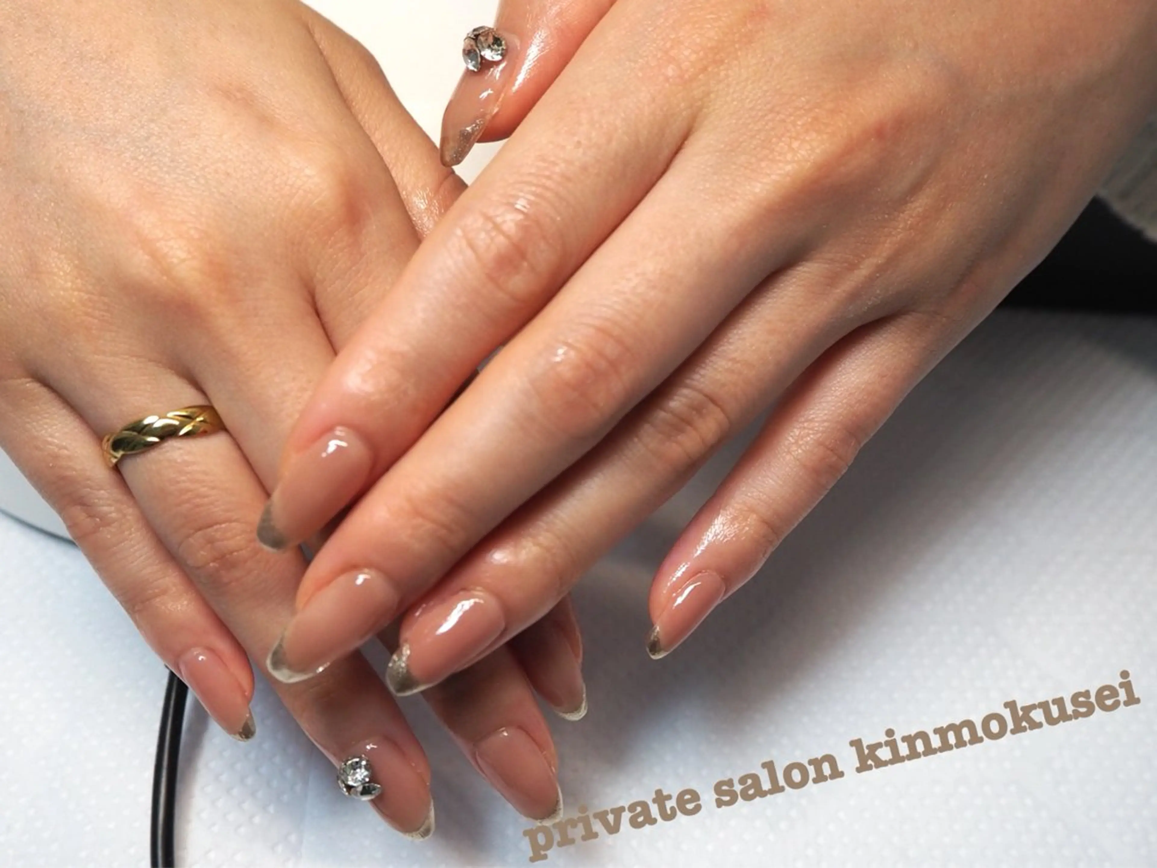 ネイル ミラーネイル シルバー ストーンネイル nail salon kinmokuseiのネイルデザイン