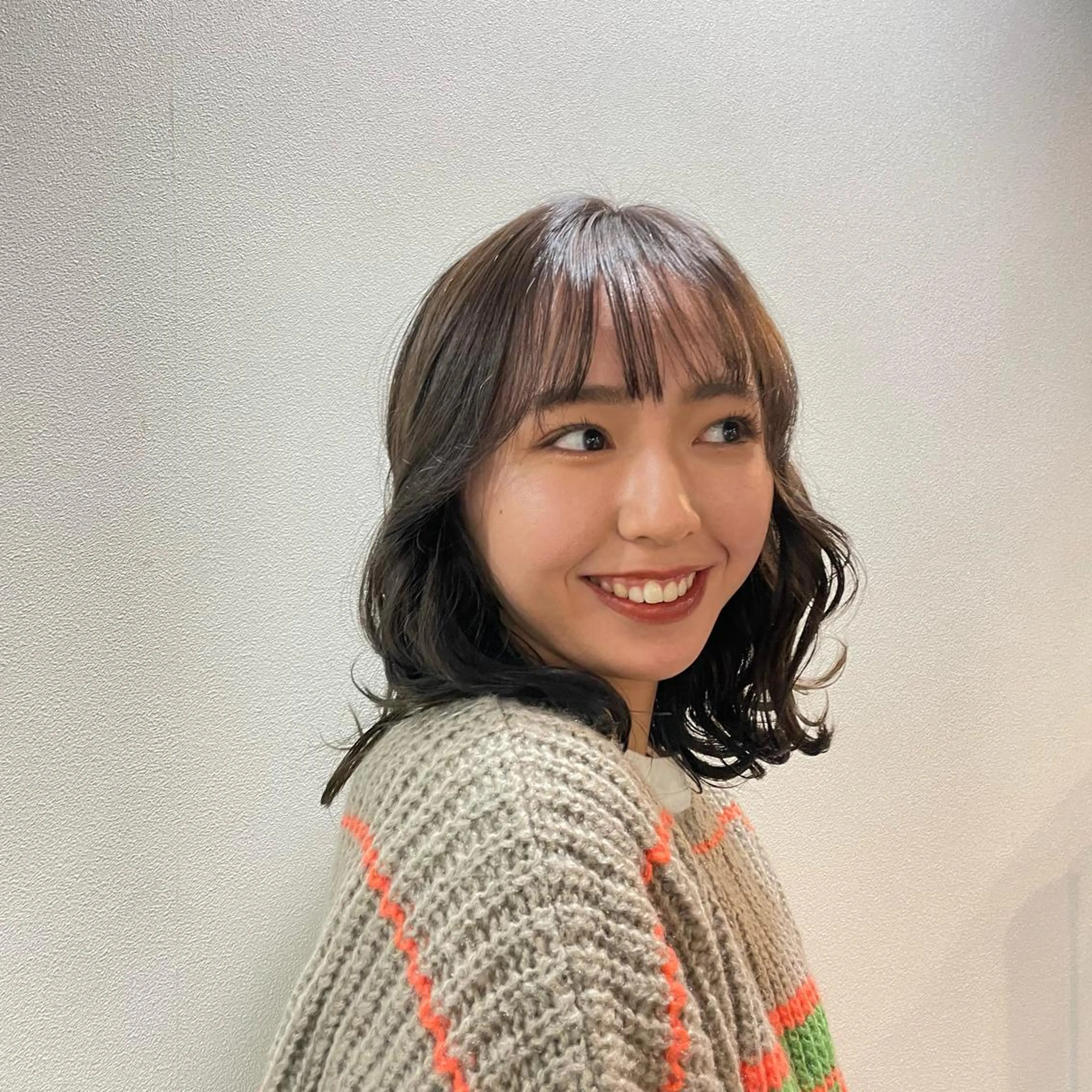 ミディアム カラー ハイトーン/暖色/ 眉/メイク/Rinaのヘアスタイル