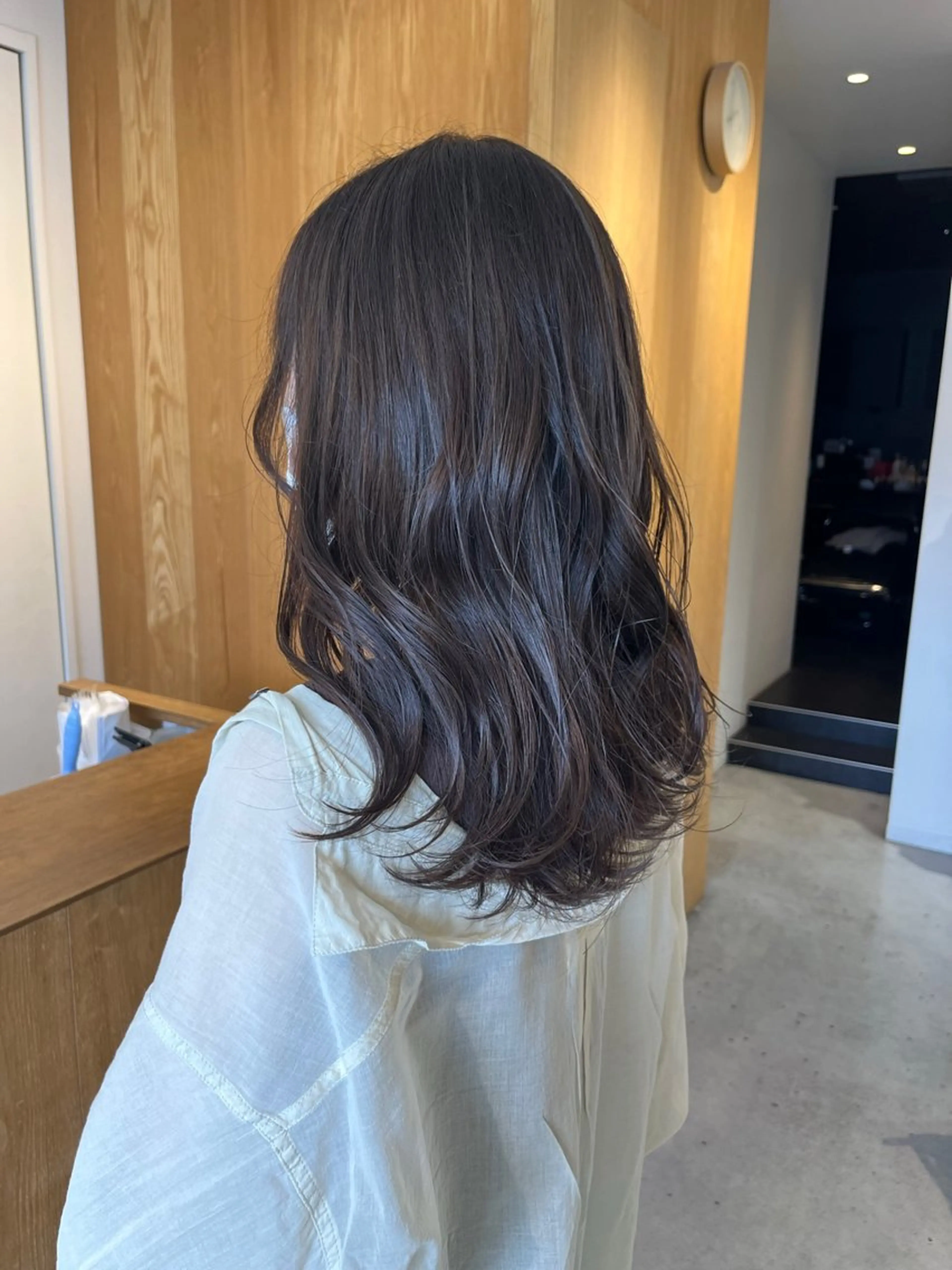 ミディアム カラー 片桐 美海のヘアスタイル