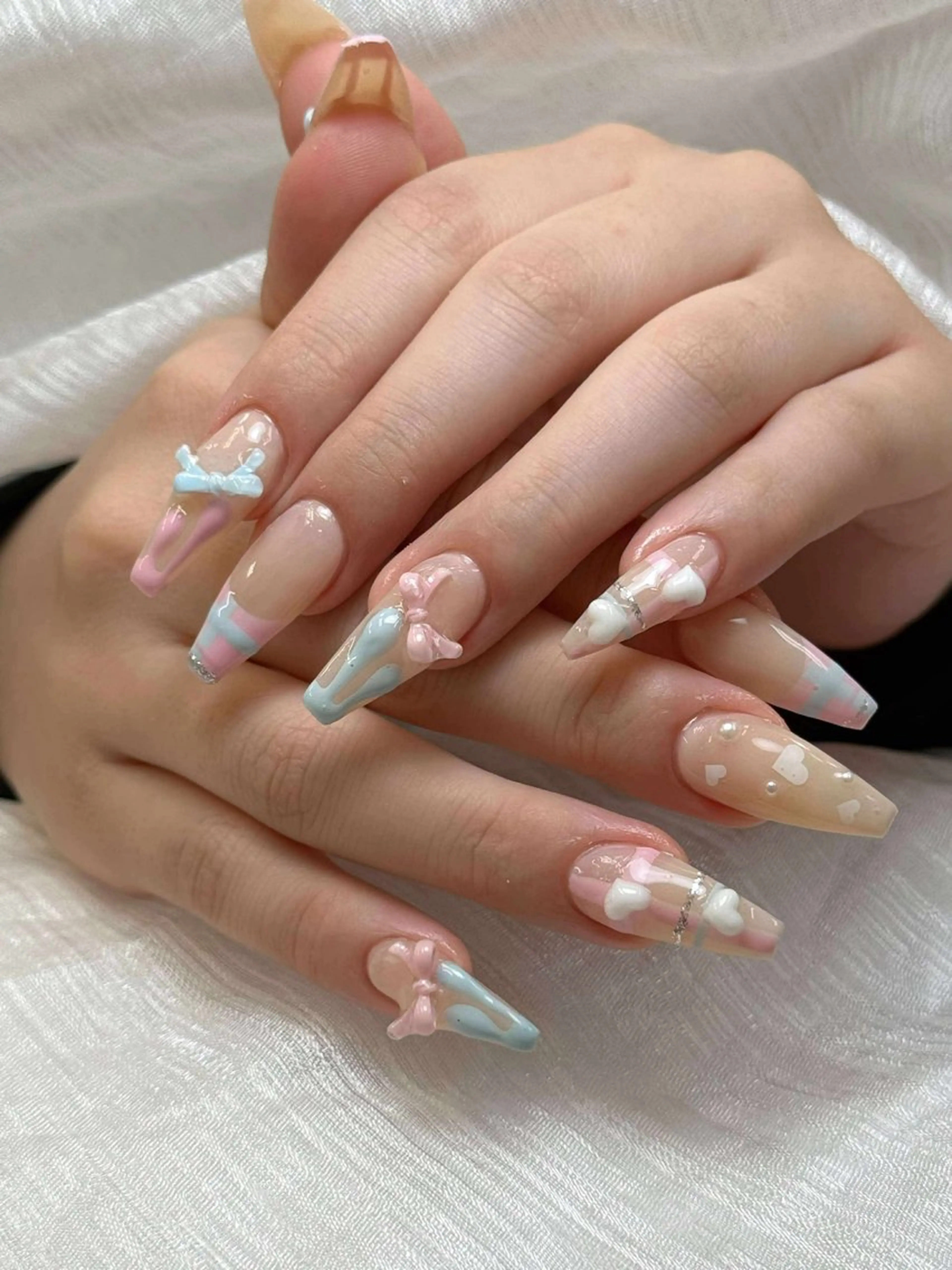 ネイル チークネイル ハート ホログラムネイル ミラーネイル ニュアンスネイル Nie Nail Shinokuboのネイルデザイン