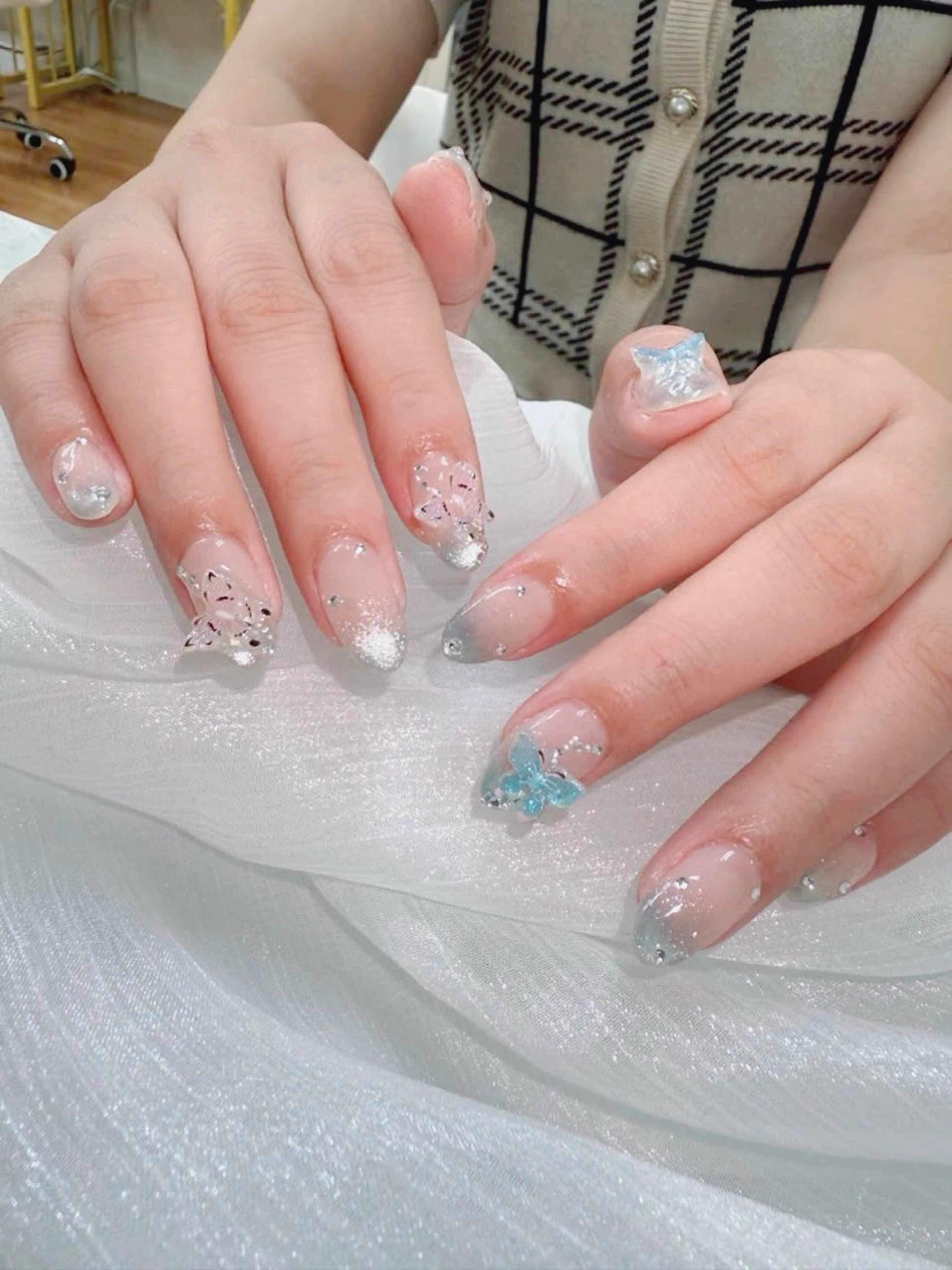 ネイル フレンチネイル グラデーション キラキラネイル 韓国ネイル マグネットネイル ハンドネイル ハンドケア Hara Nail 【パラジェル使用】のネイルデザイン
