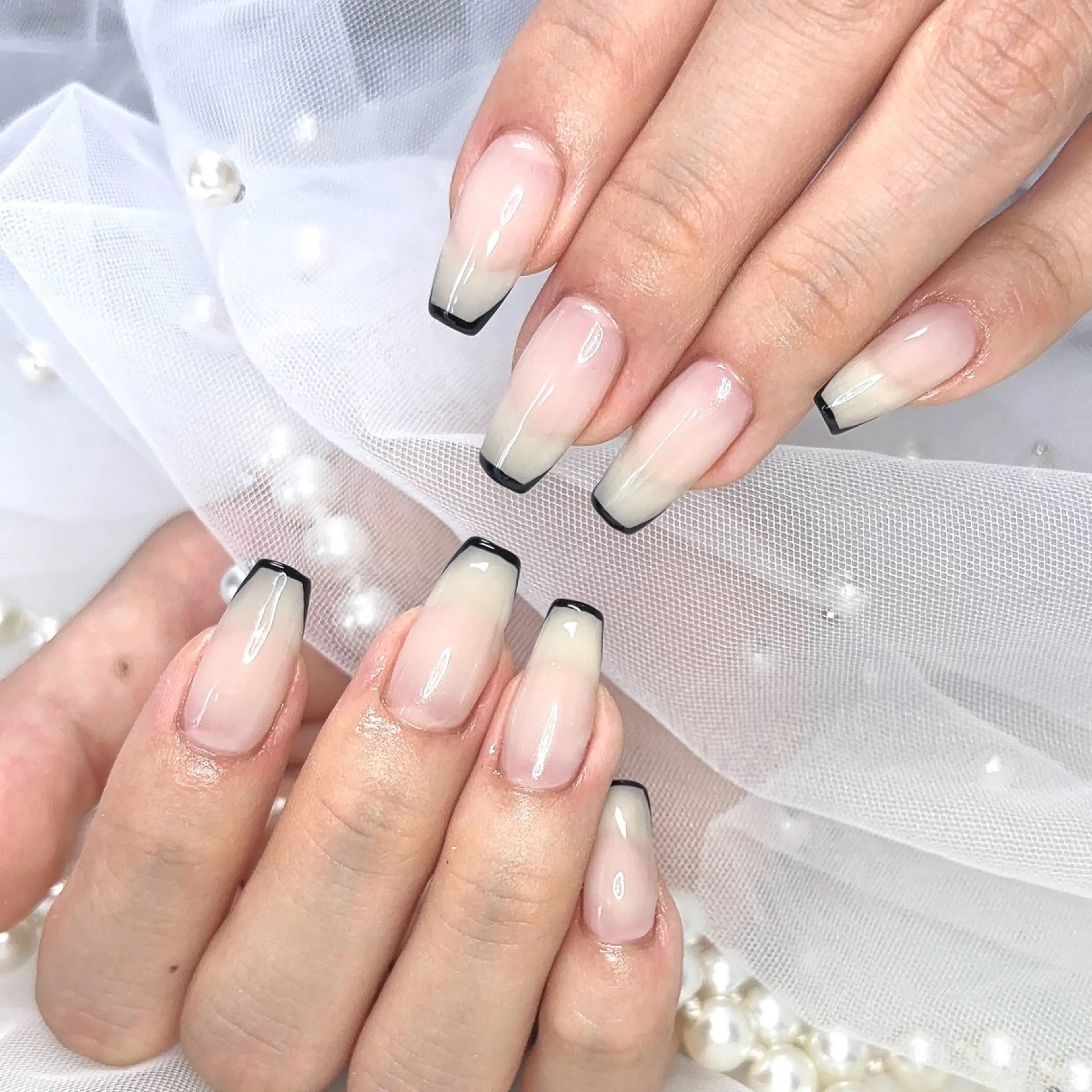 【ハンド💅🏻】デザインフレンチ(ベースカラー込)の写真