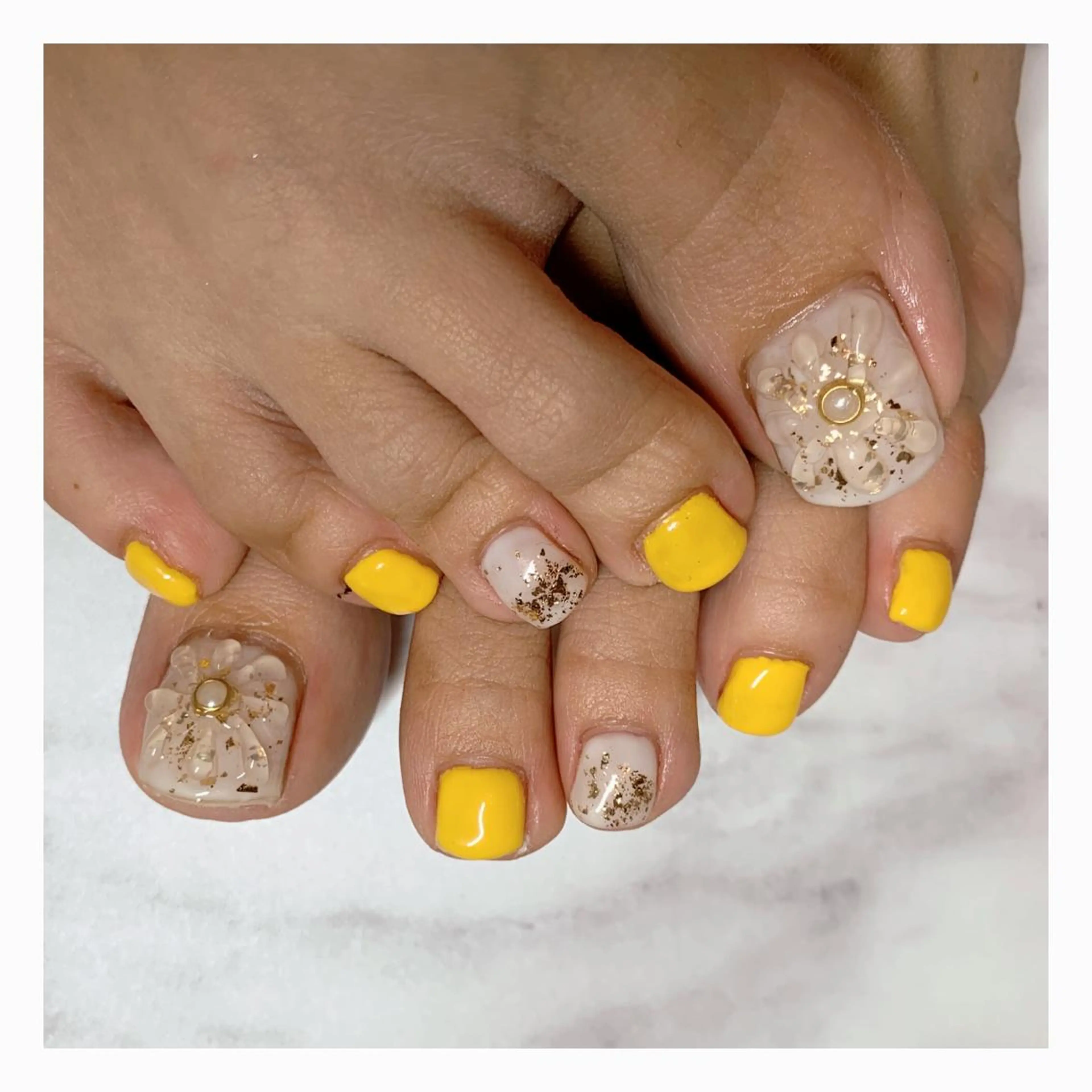 ネイル フラワーネイル ぷっくりネイル 黄色 C's coffret所属・C's coffretのネイルデザイン