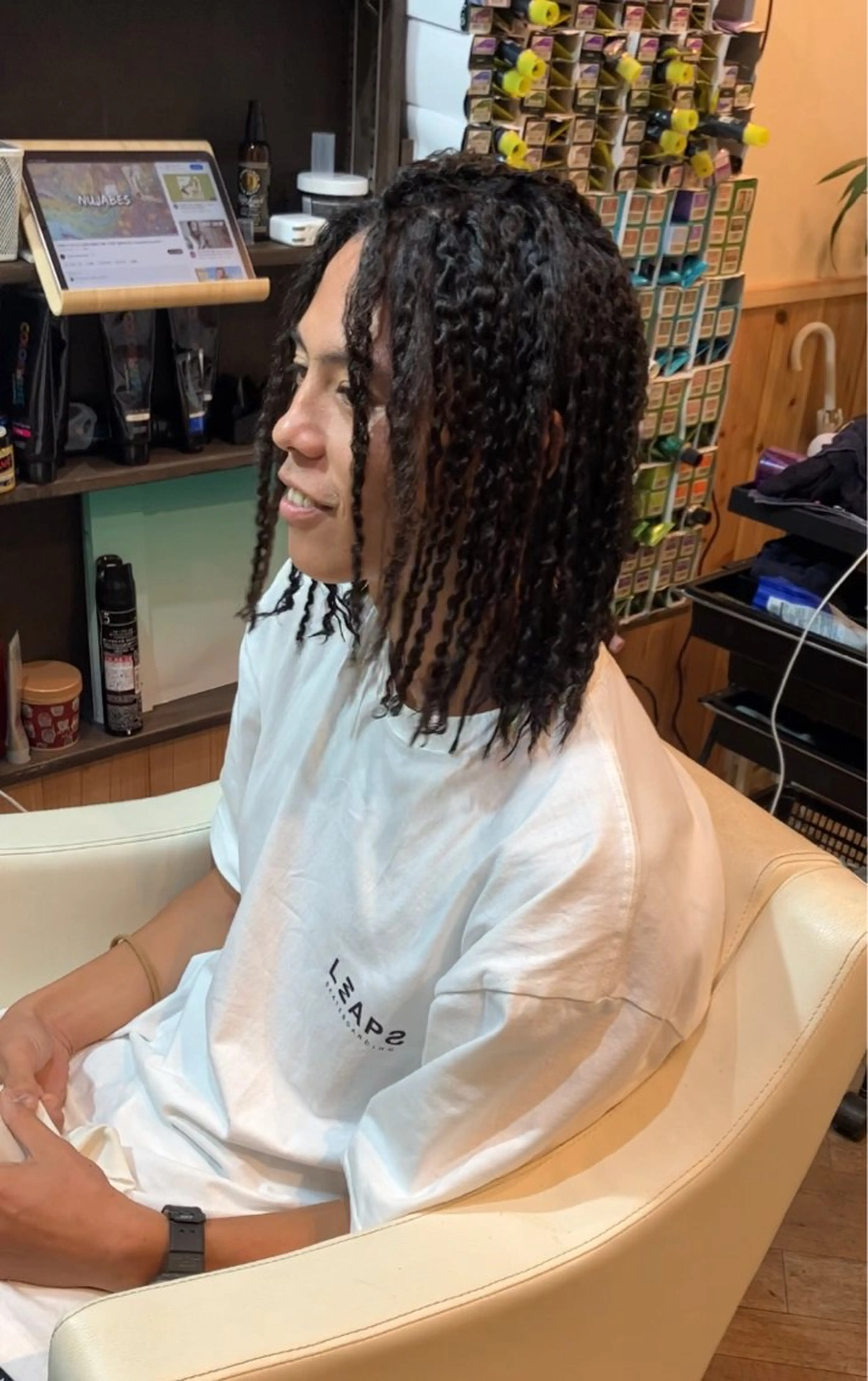 ミディアム パーマ メンズ ミディアムパーマ メンズパーマ HAIR BASE ZAWAWA所属・レイヤー/ブリーチ｜ 特殊パーマ/赤澤のヘアスタイル