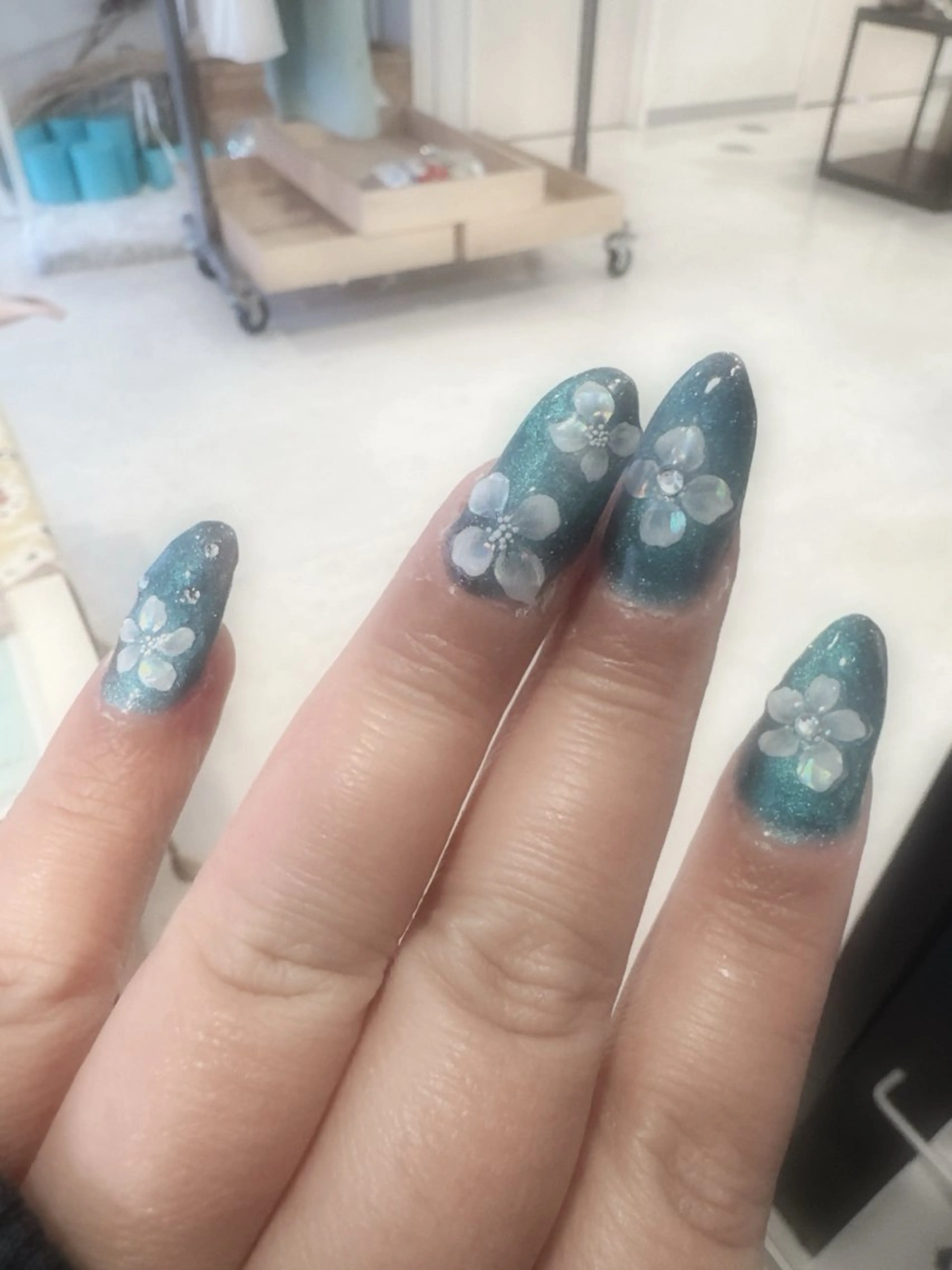ネイル 卒業式 グリーン 春ネイル Glitter Nail所属・Glitter Nailのネイルデザイン