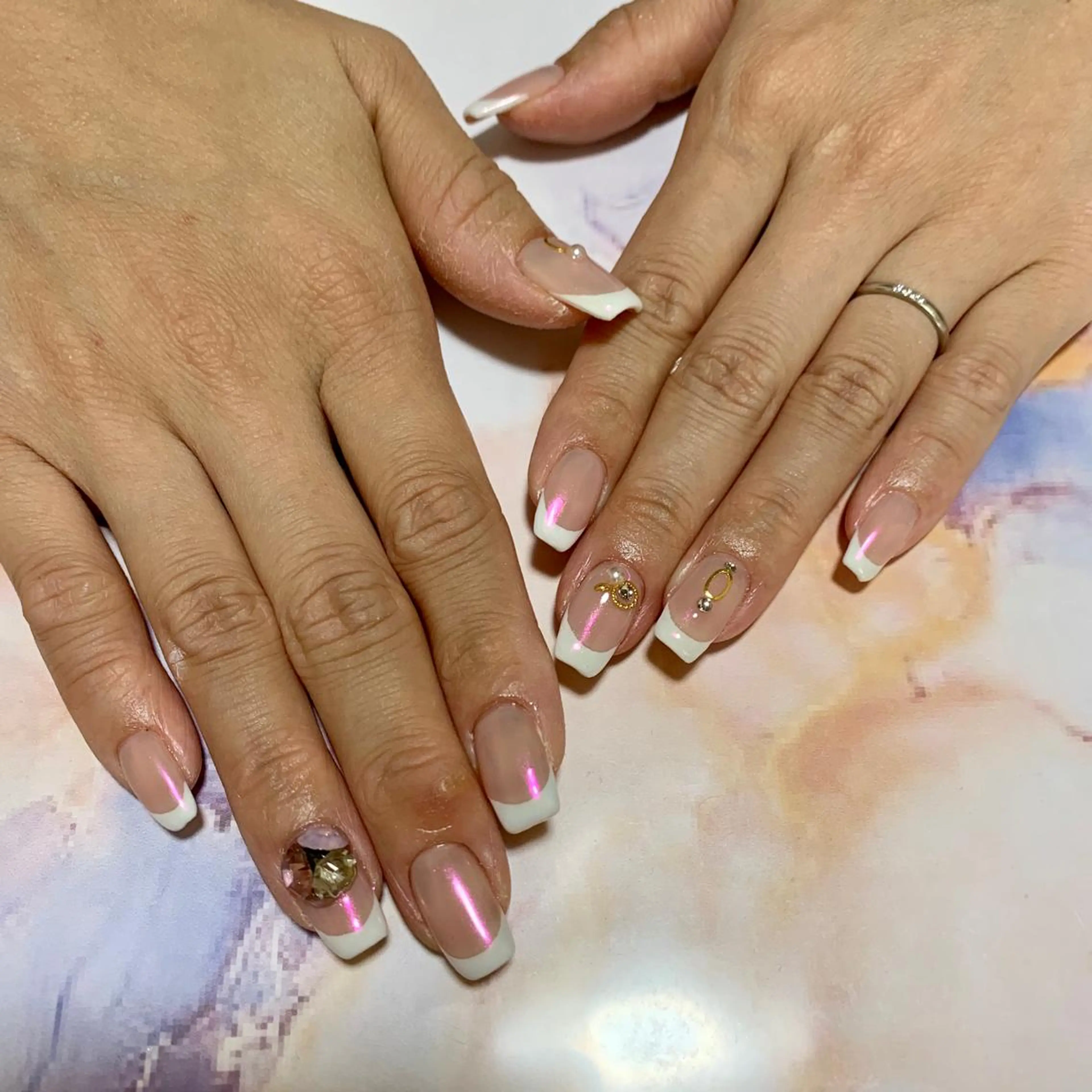 ネイル オーロラネイル フレンチネイル Feliz所属・Feliz 楽しいネイルサロンのネイルデザイン