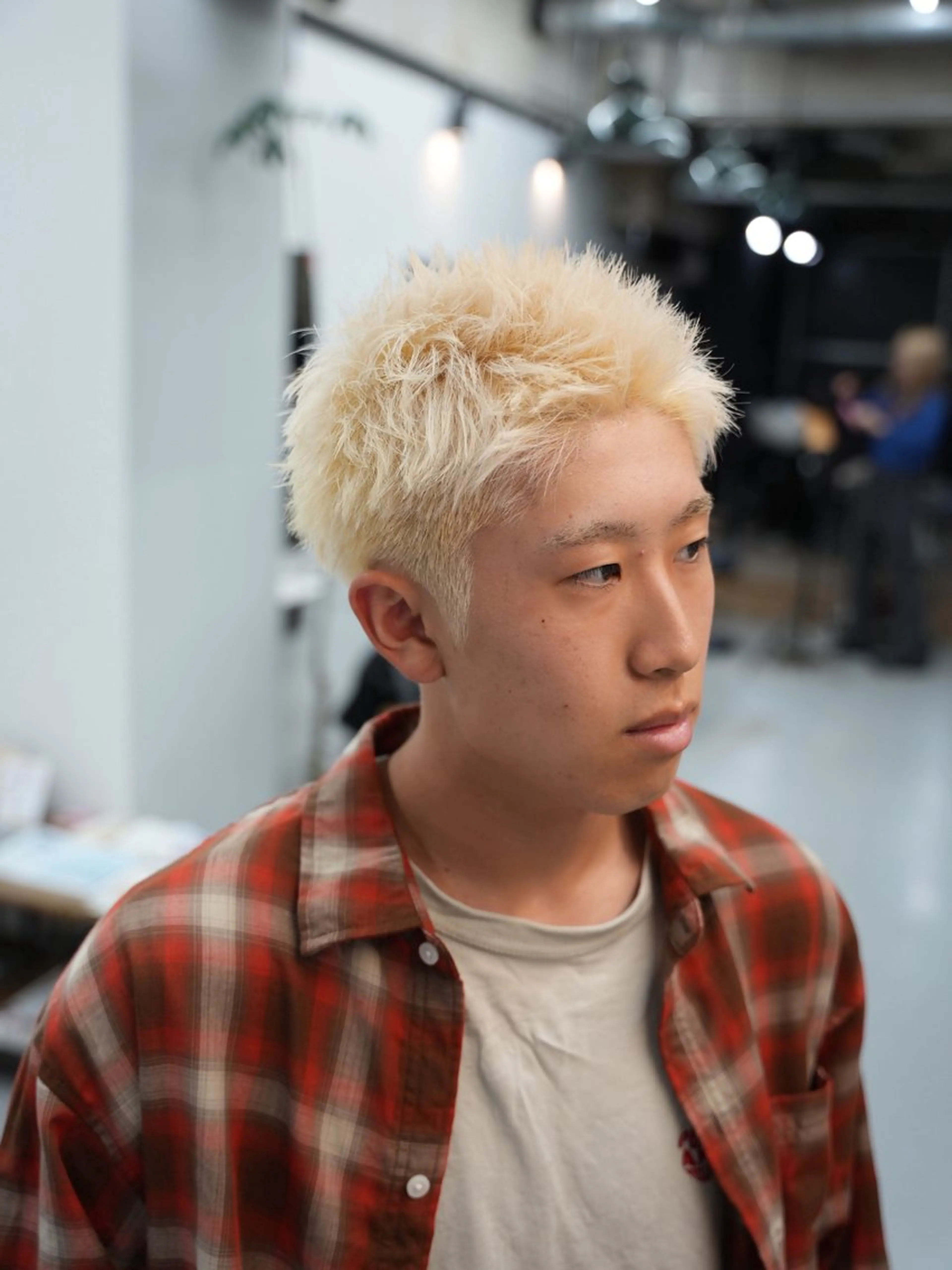 ショート カラー メンズ スパイキーショート 抜きっぱなしブロンド ブロンド ショートヘア カット ヘアカラー パーマ スパイキーショート パーマ　具志堅　太志のヘアスタイル