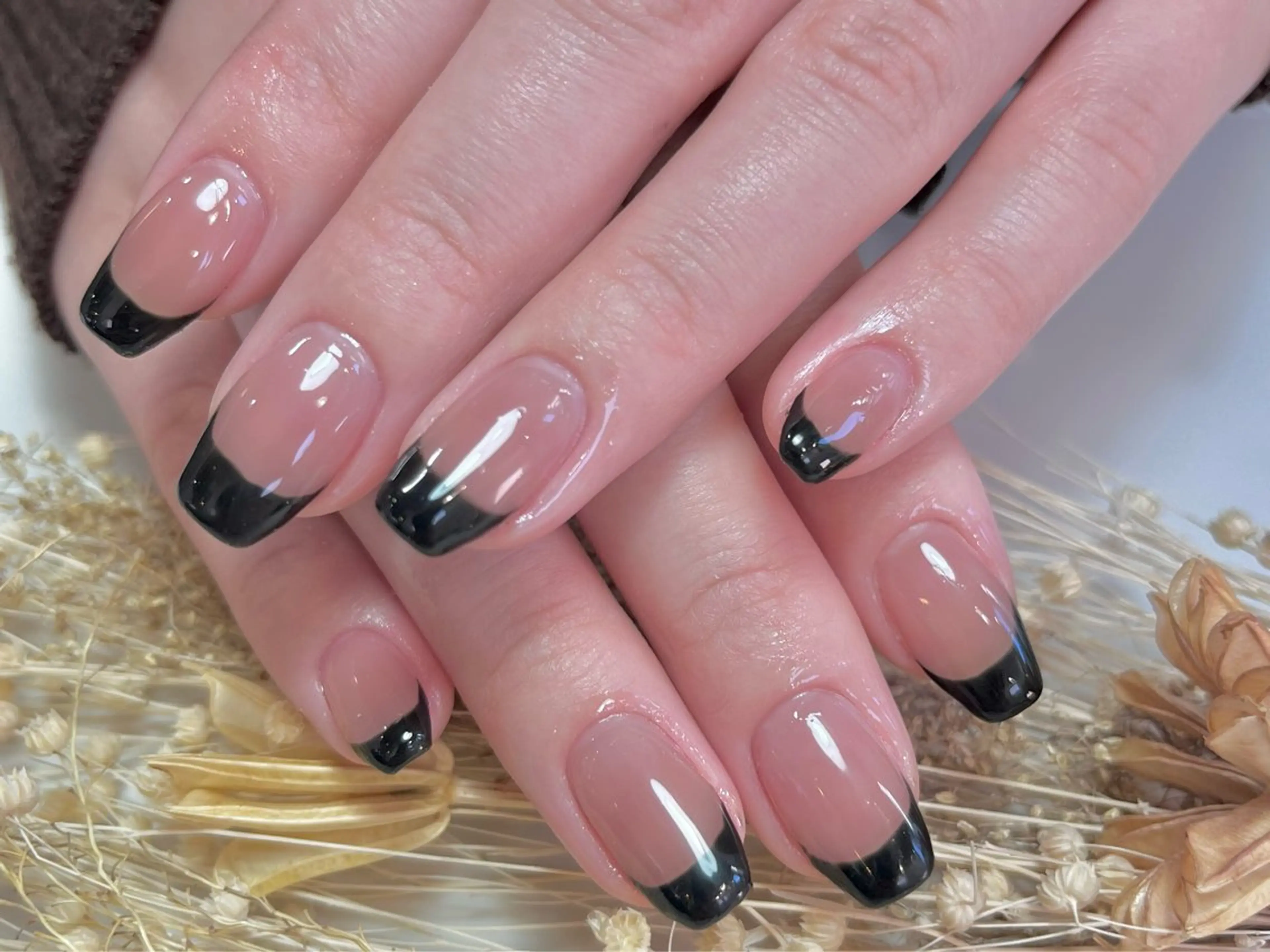 ネイル フレンチネイル ハンドネイル Queen nail所属・QUEENＮA IＬ JR寺田町1分のネイルデザイン