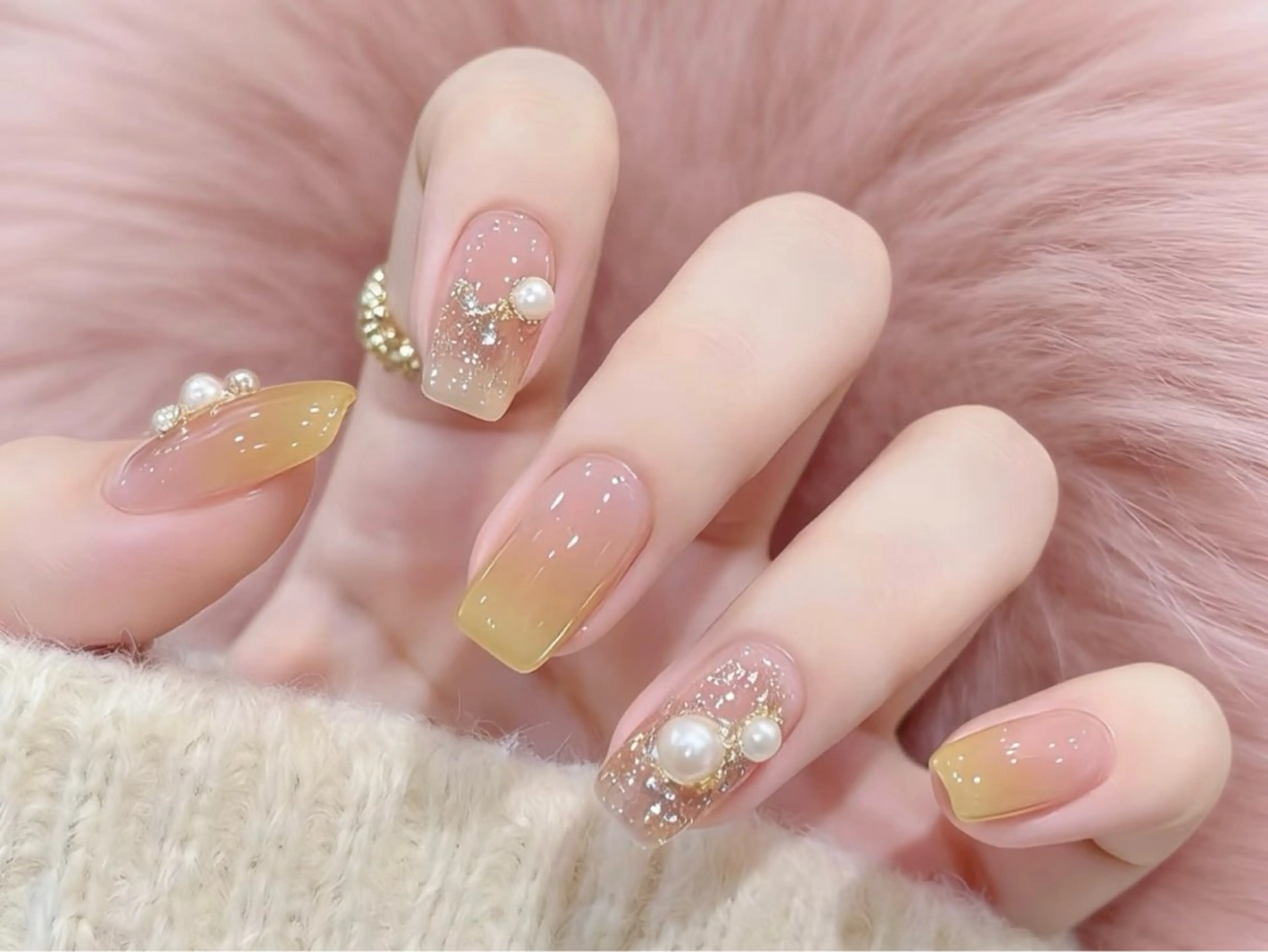 ネイル ゴールド グラデーション ラメ(グリッター) オフィスネイル シンプルネイル ハンドネイル YU RIのネイルデザイン