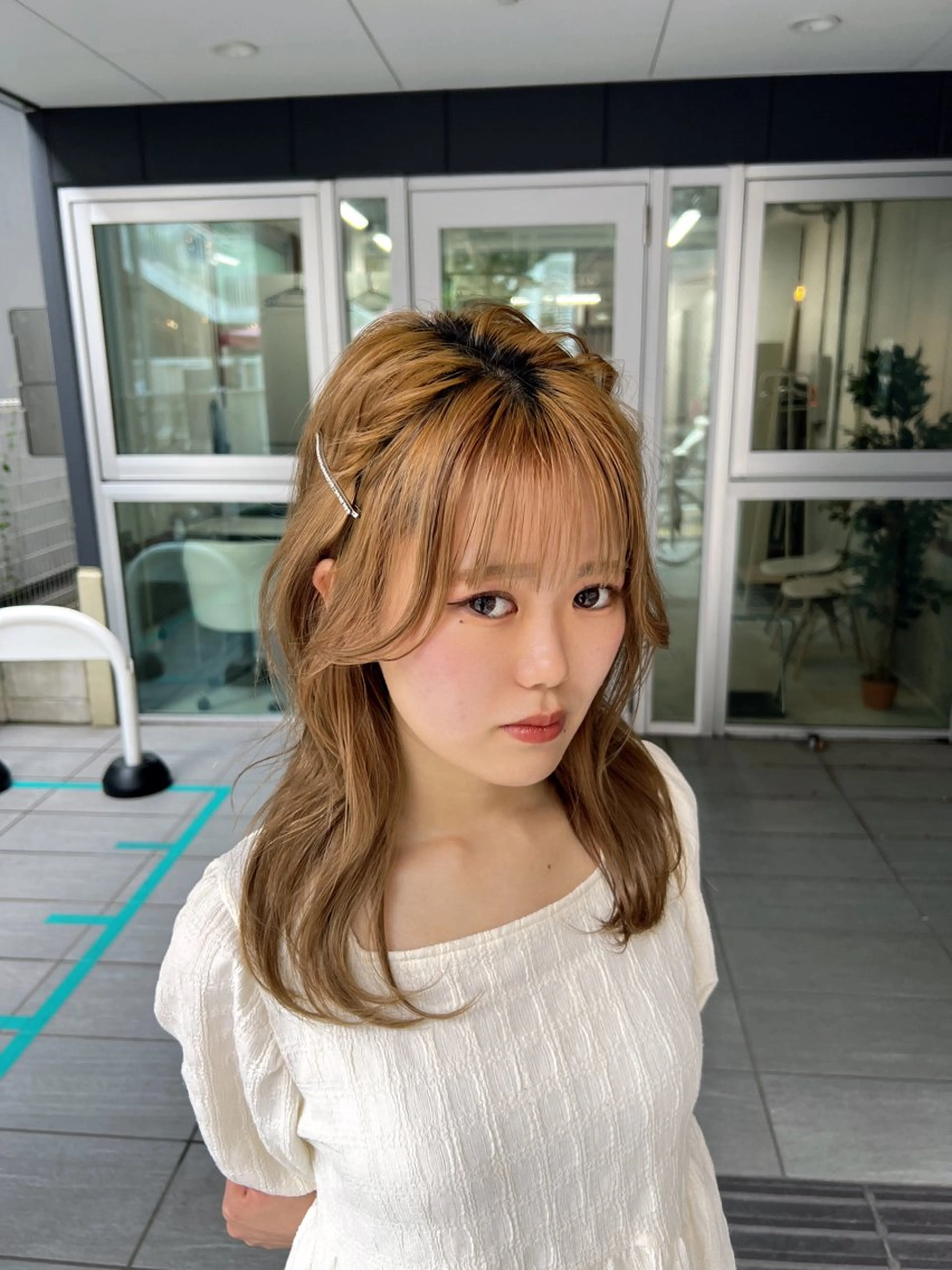 ミディアム カット トリートメント maya レイヤーカットのヘアスタイル