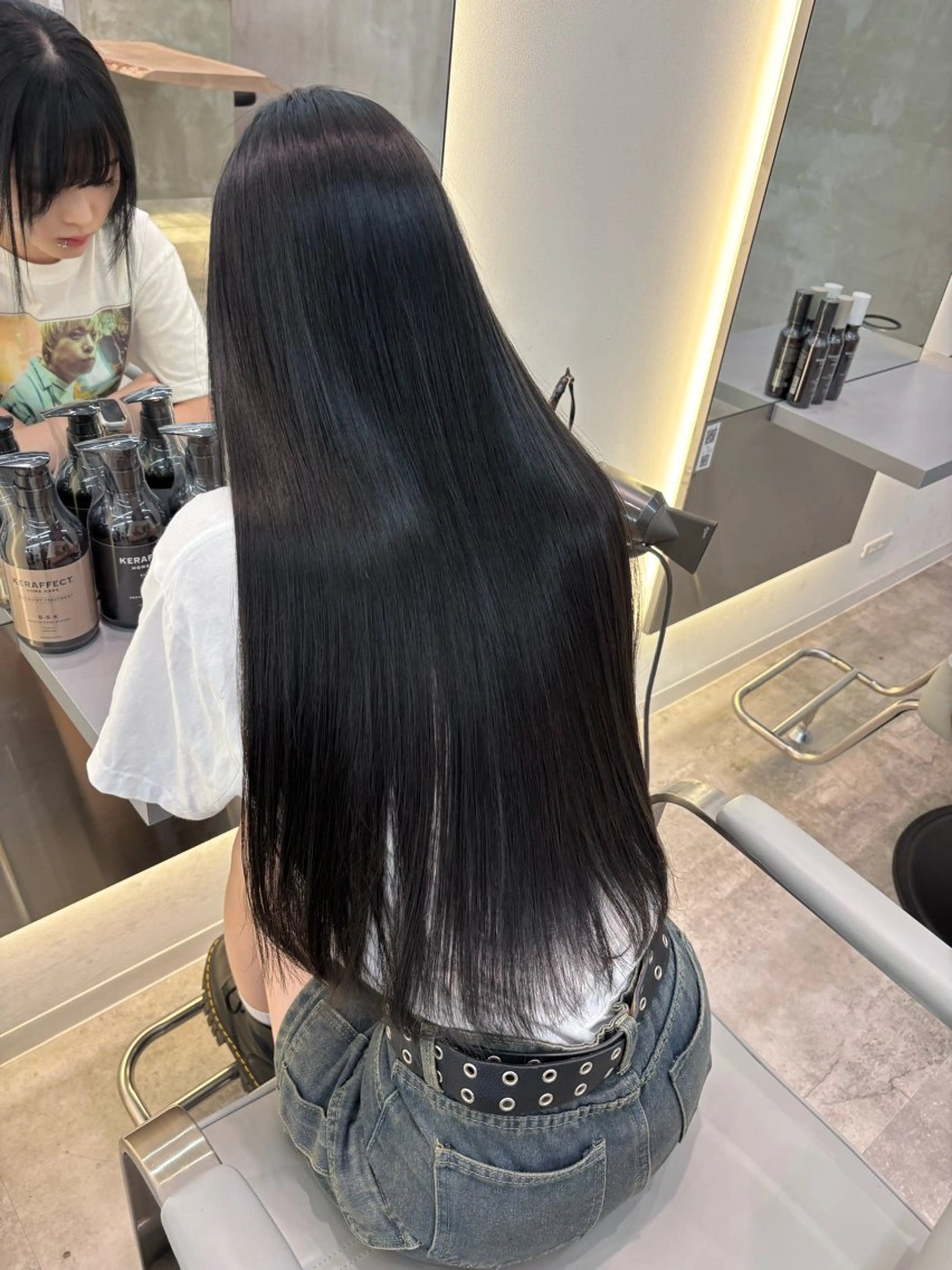 ロング ヘアカラー 艶髪ストレート🫶 AYANAのヘアスタイル