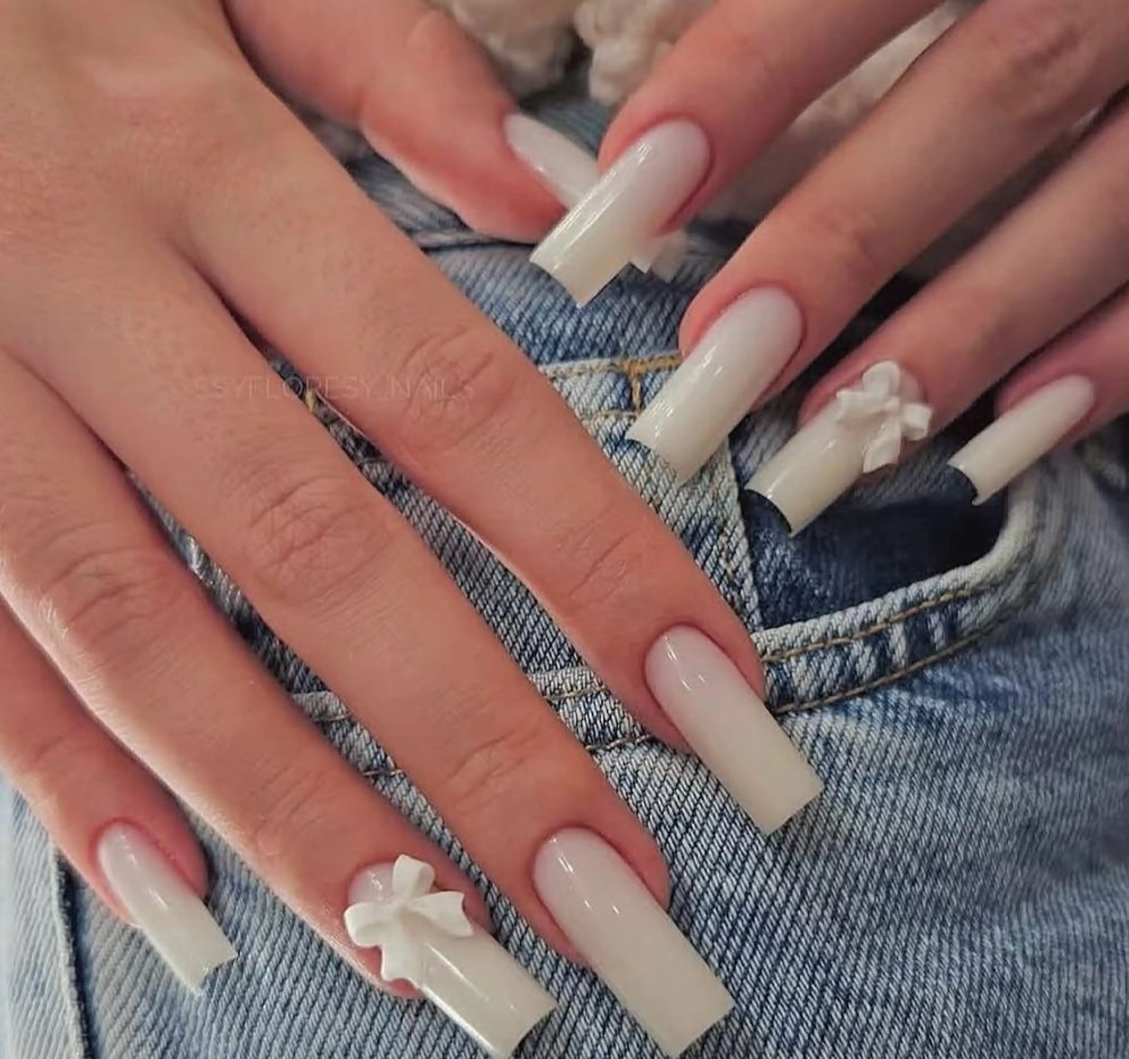 新規限定チップスカルプワンカラーor マグネット長さ出しMまで初回ソフトジェルオフ無料限定大ストーン2個までプレゼントの写真